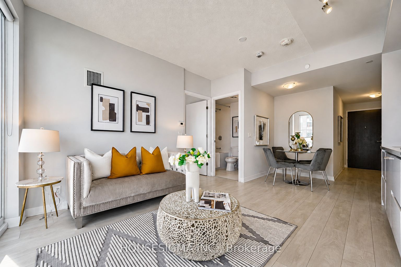 2221 Yonge Street 3705, Toronto, ON M4S 2B4 photo 3
