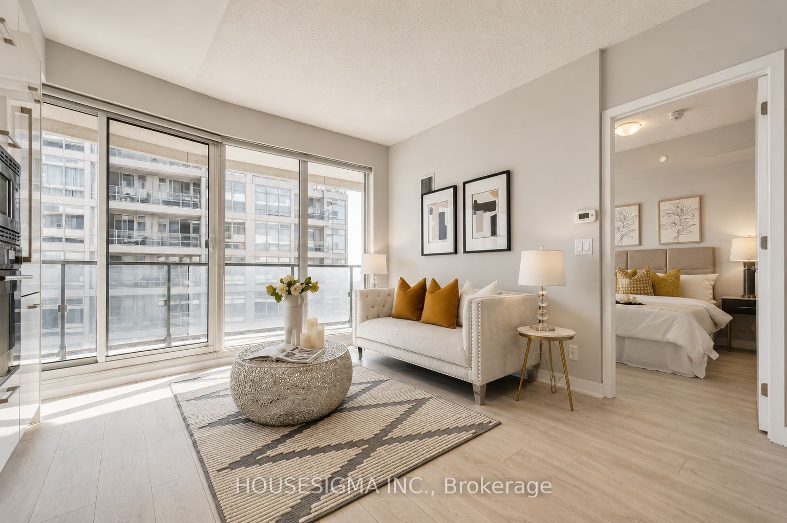 2221 Yonge Street 3705, Toronto, ON M4S 2B4 photo 4