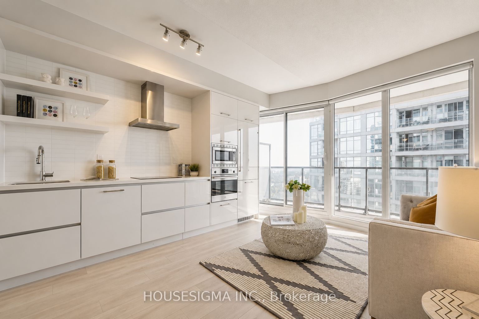 2221 Yonge Street 3705, Toronto, ON M4S 2B4 photo 5