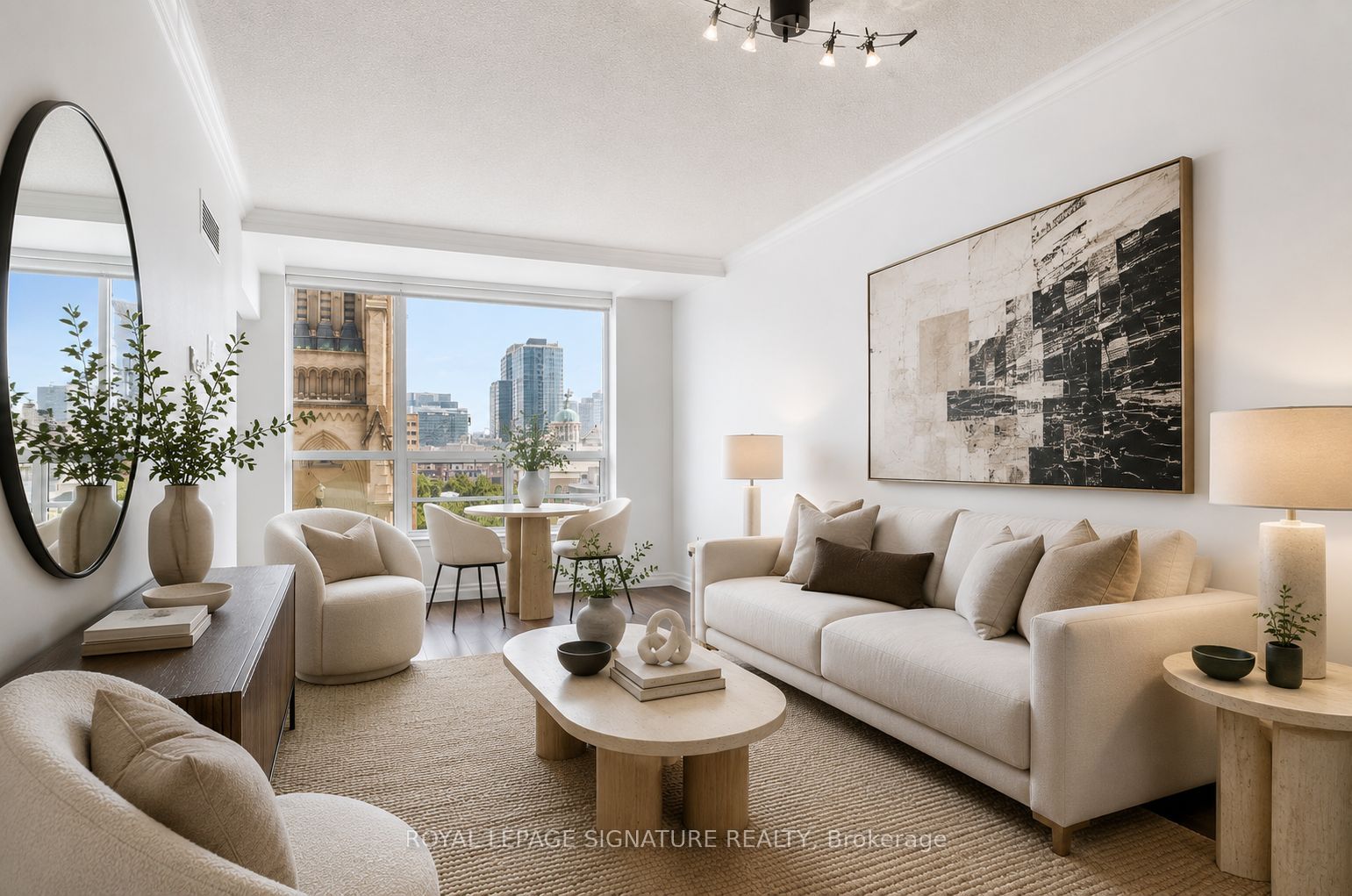 92 King Street E 813, Toronto, ON M5C 2V8 photo 2