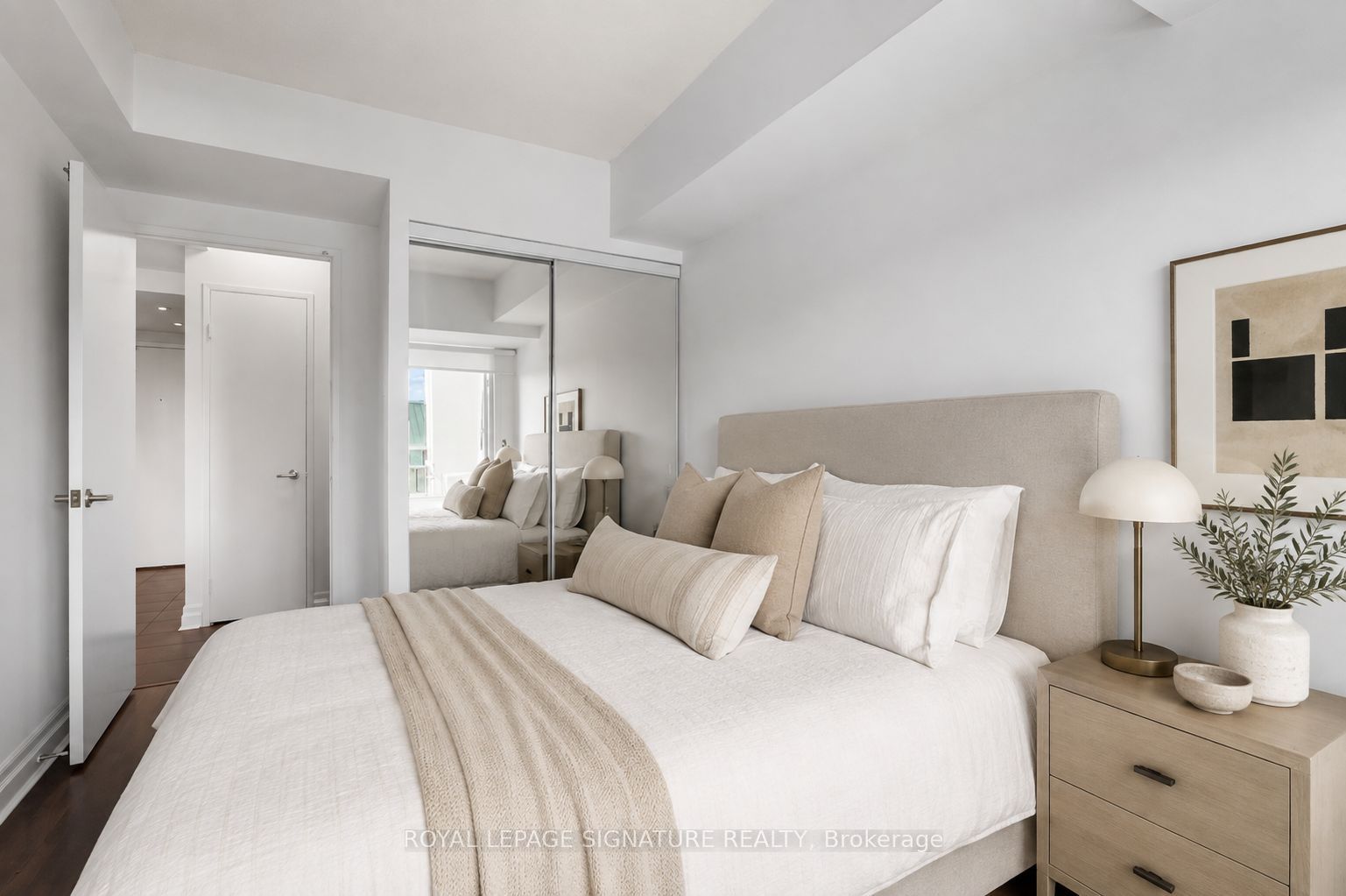 92 King Street E 813, Toronto, ON M5C 2V8 photo 5