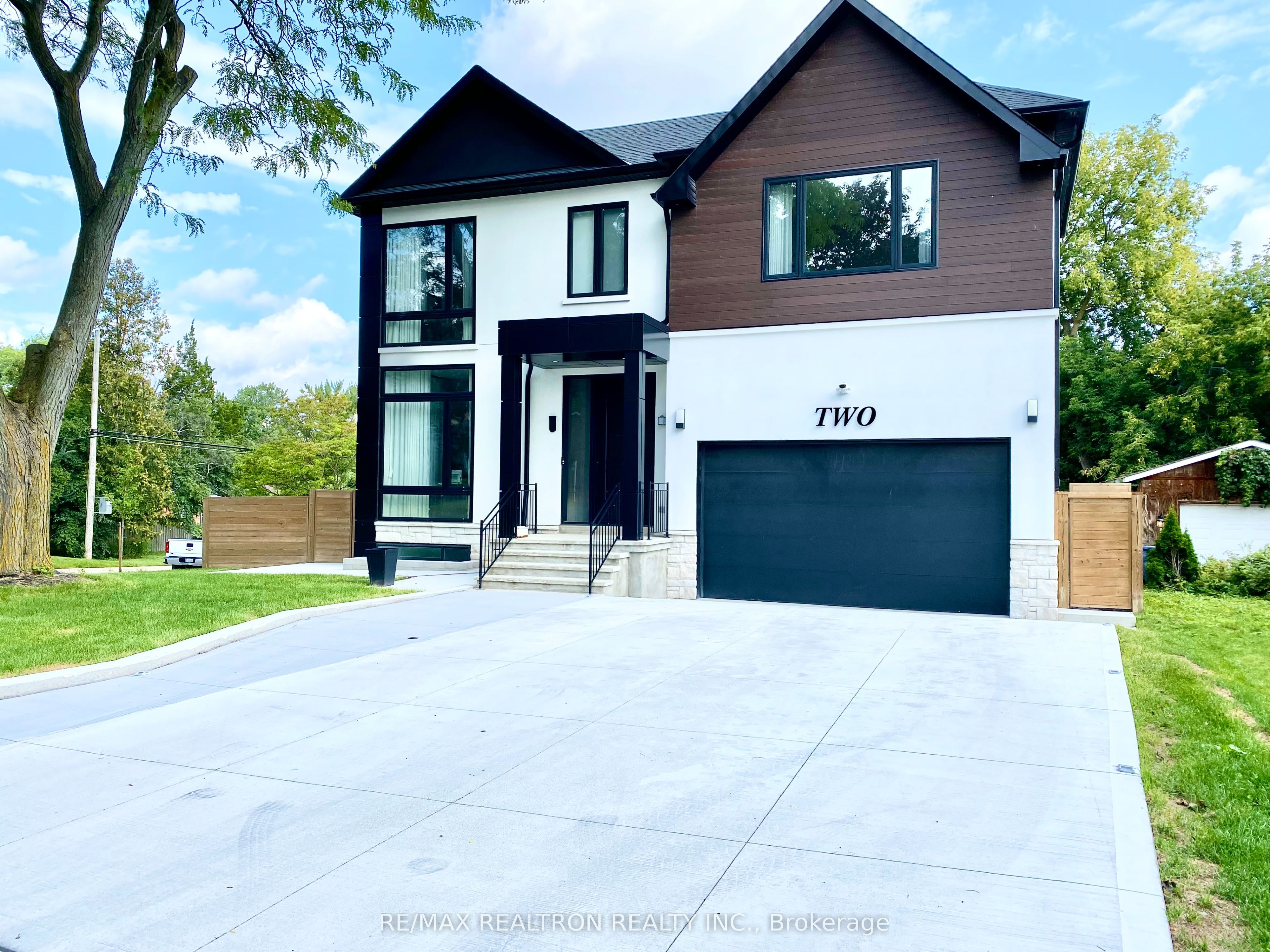 2 North Hills Terrace, Toronto, ON M3C 1M6