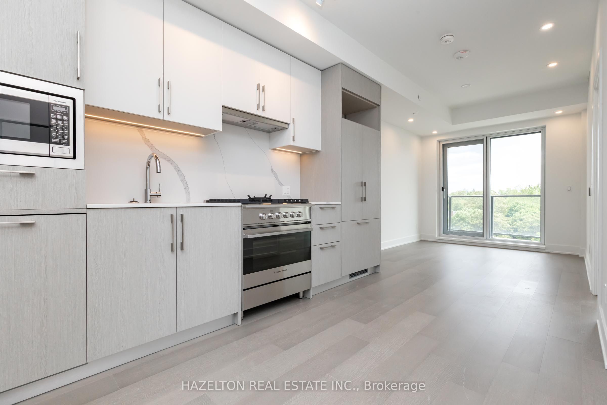 8 Manor Road W 605, Toronto, ON M4S 2A5 photo 3