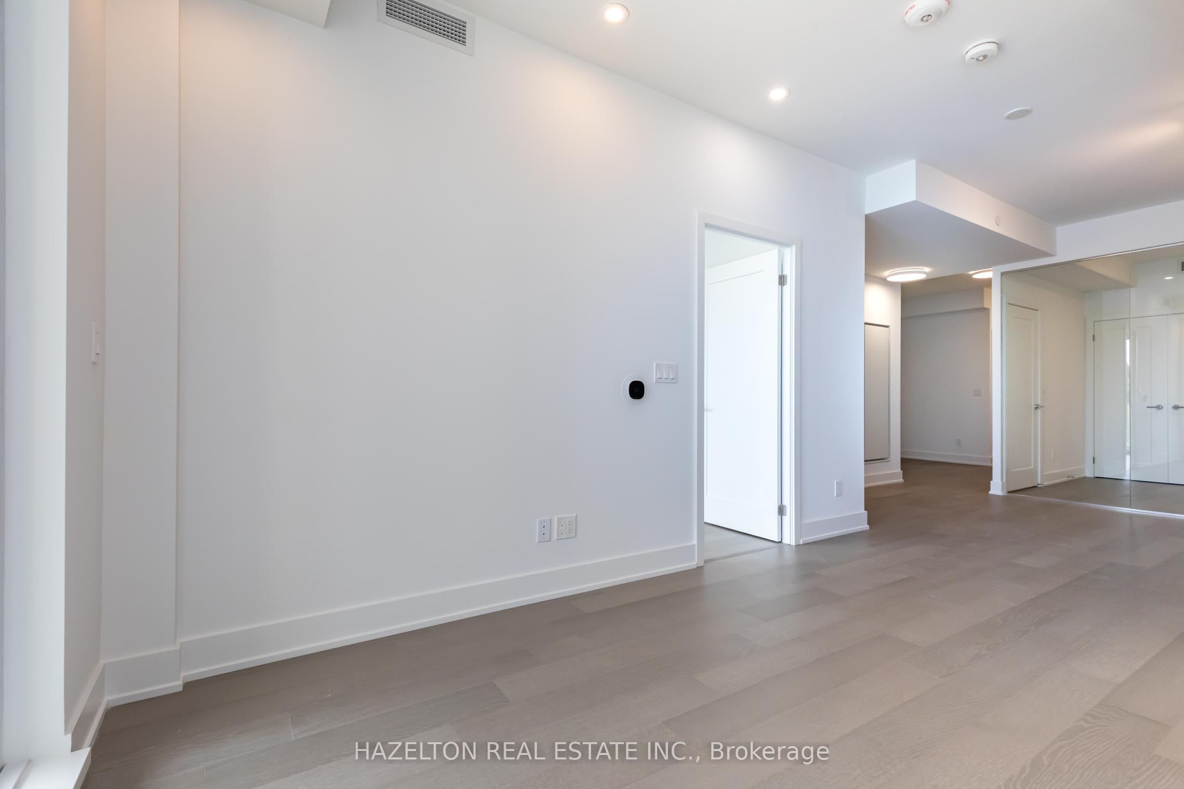 8 Manor Road W 605, Toronto, ON M4S 2A5 photo 4