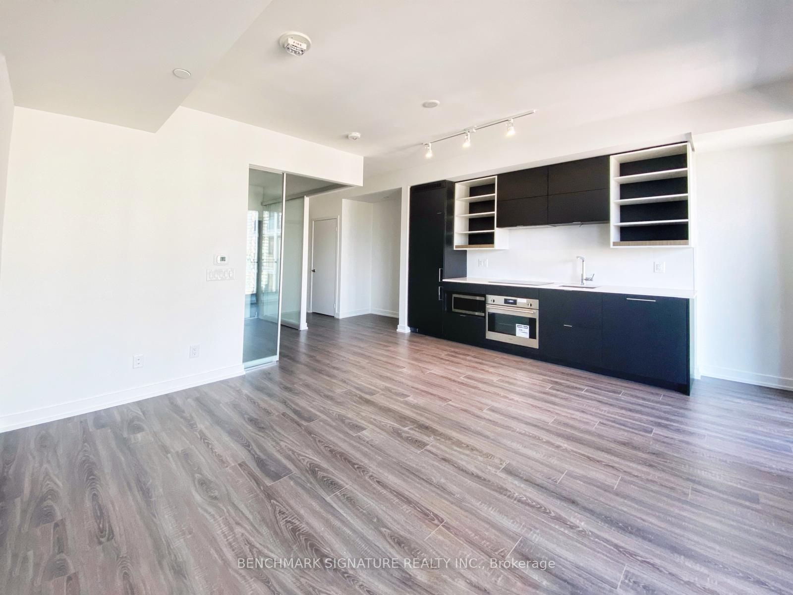 20 Edward Street 1722, Toronto, ON M5G 1C9 photo 2