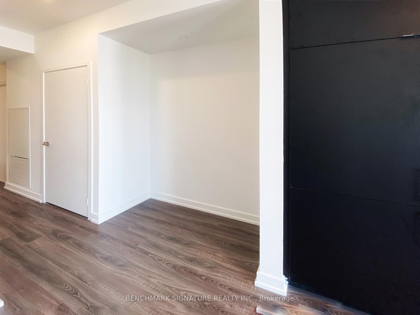 20 Edward Street 1722, Toronto, ON M5G 1C9 photo 5