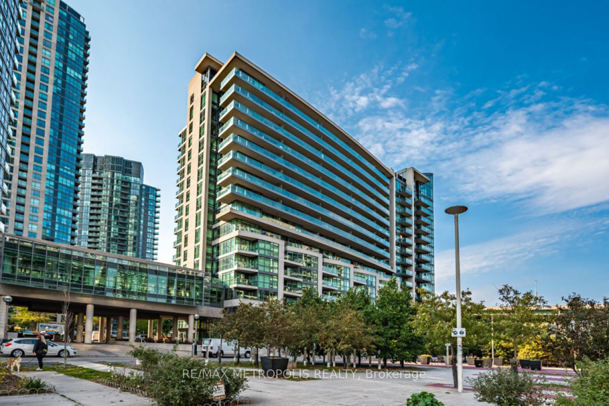 209 Fort York Boulevard 678, Toronto, ON M5V 4A1