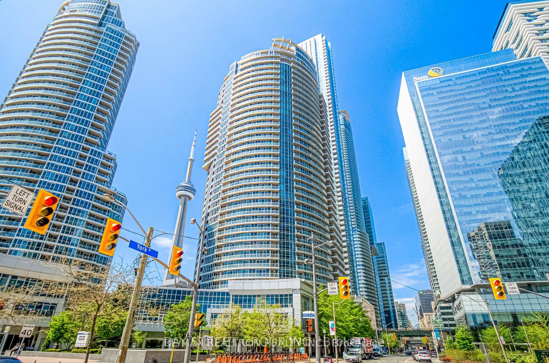8 York Street 2301, Toronto, ON M5J 2Y2
