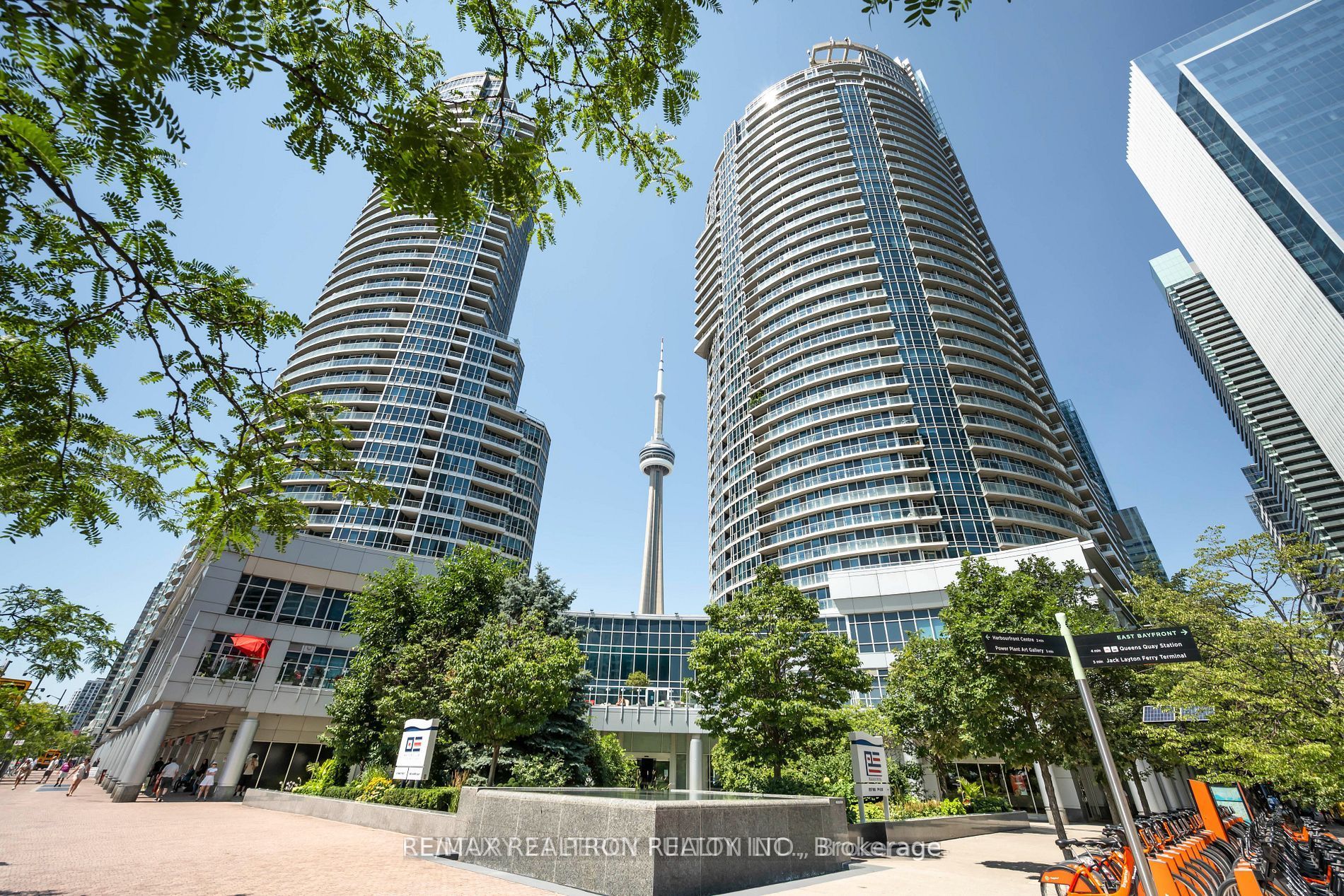 8 York Street 2301, Toronto, ON M5J 2Y2 photo 2