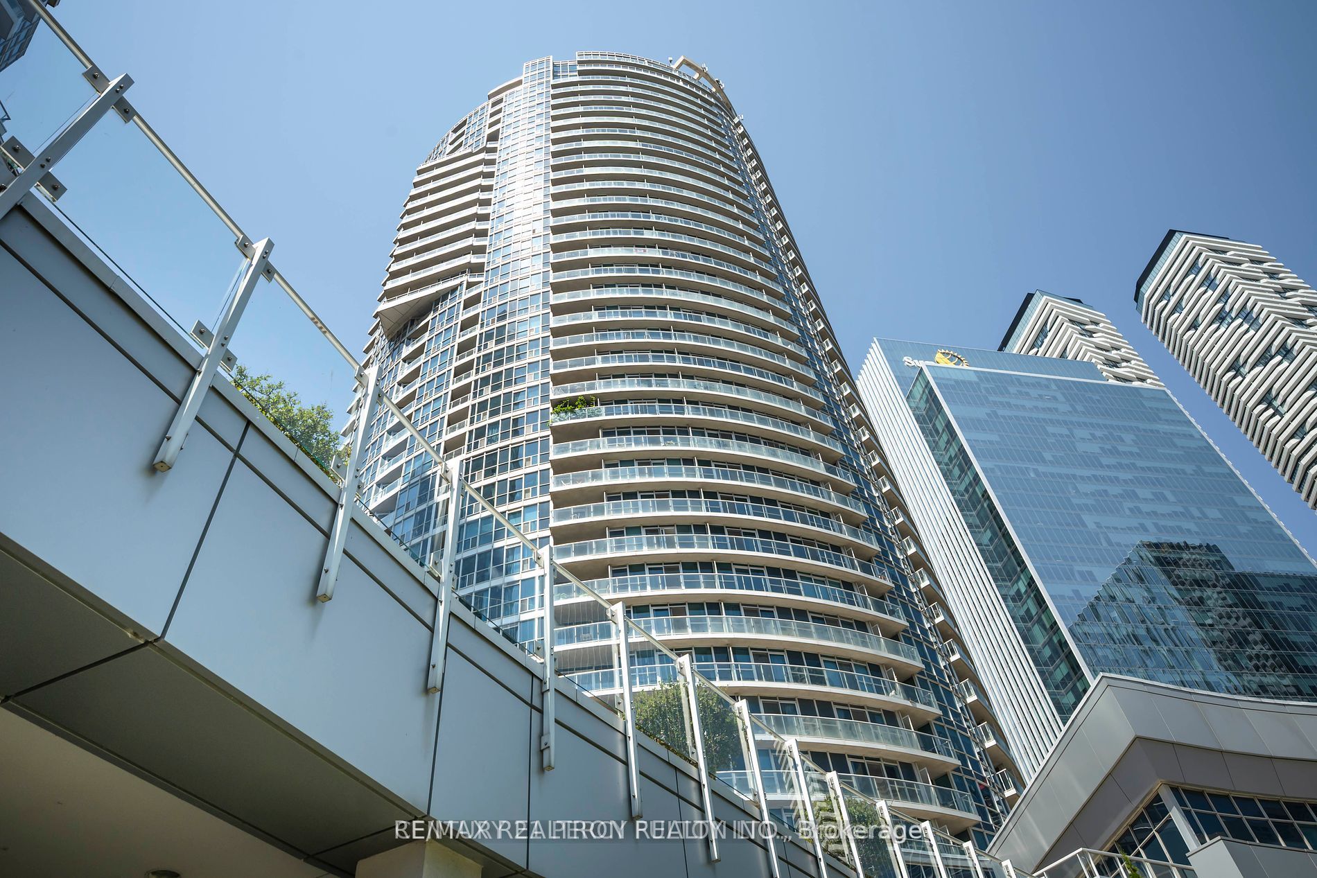 8 York Street 2301, Toronto, ON M5J 2Y2 photo 3