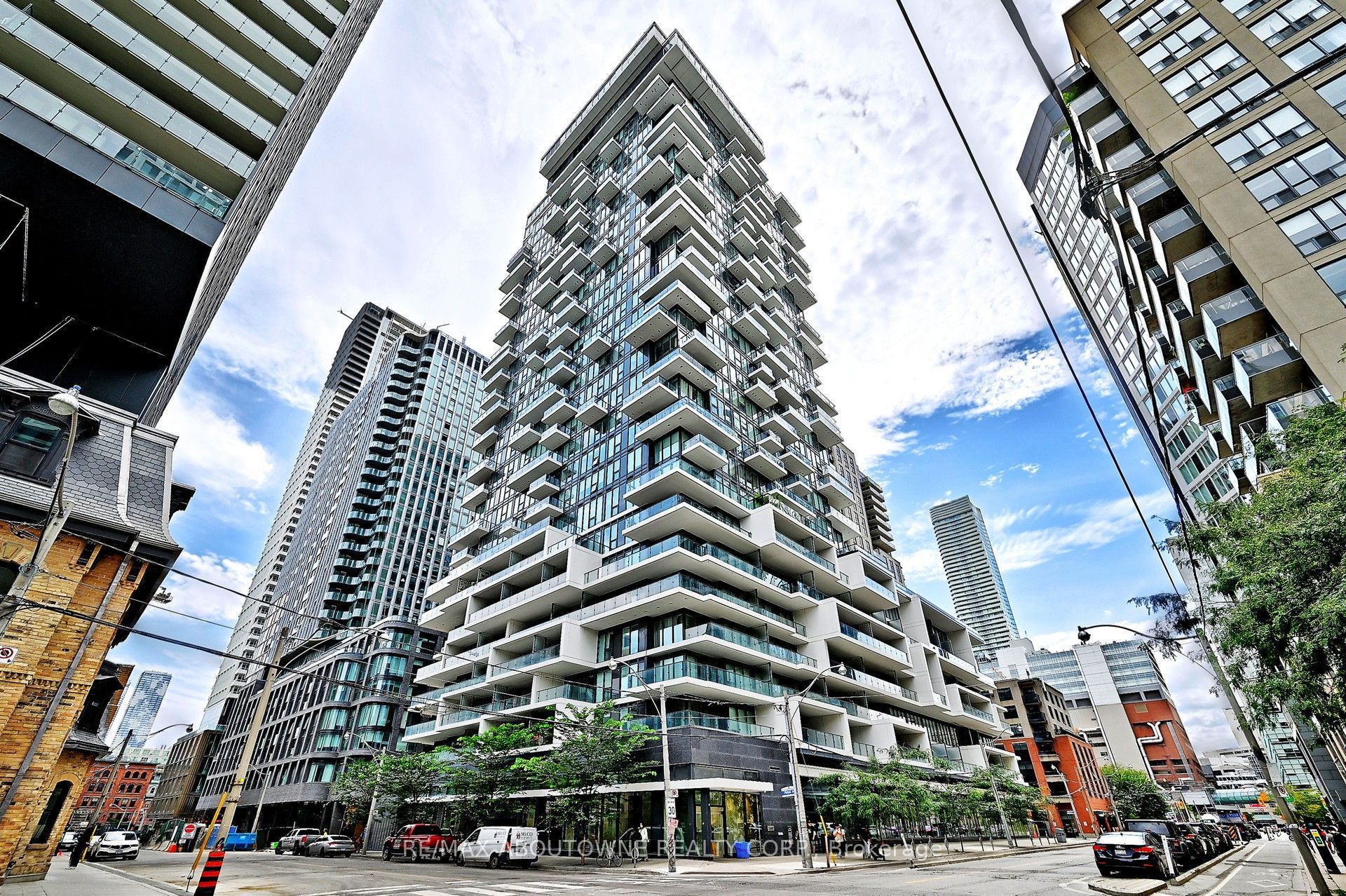 77 Shuter Street 2905, Toronto, ON M5B 1B2 photo 2