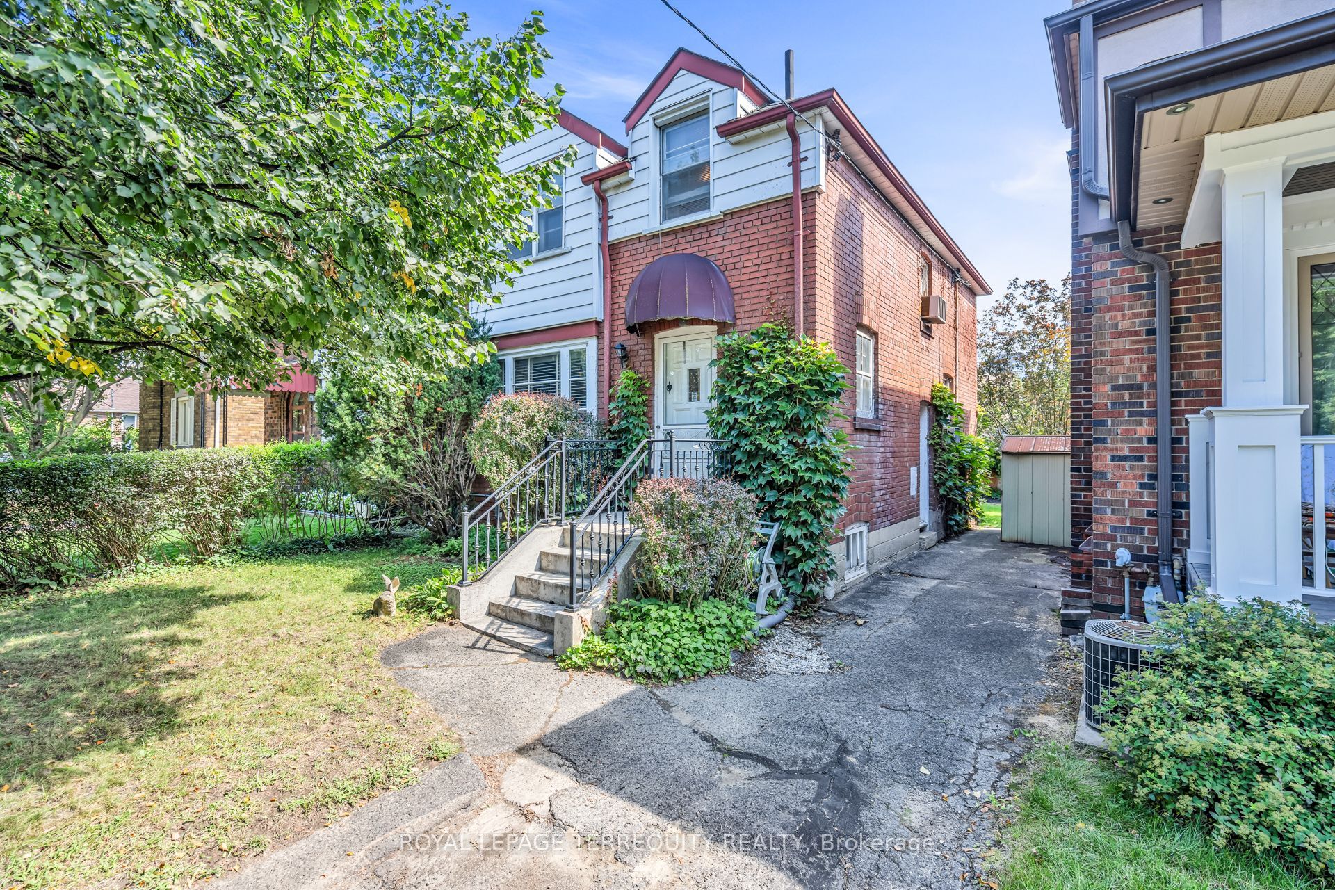 391 Sutherland Drive, Toronto, ON M4G 1K1
