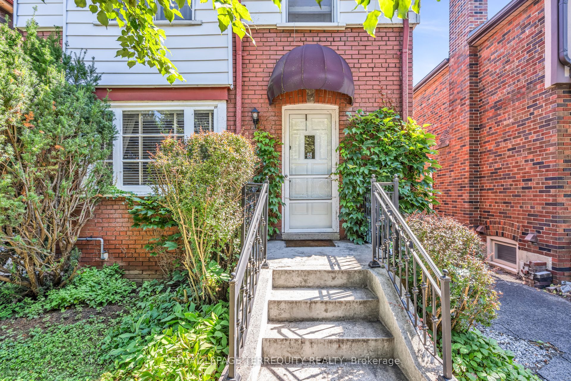 391 Sutherland Drive, Toronto, ON M4G 1K1 photo 2