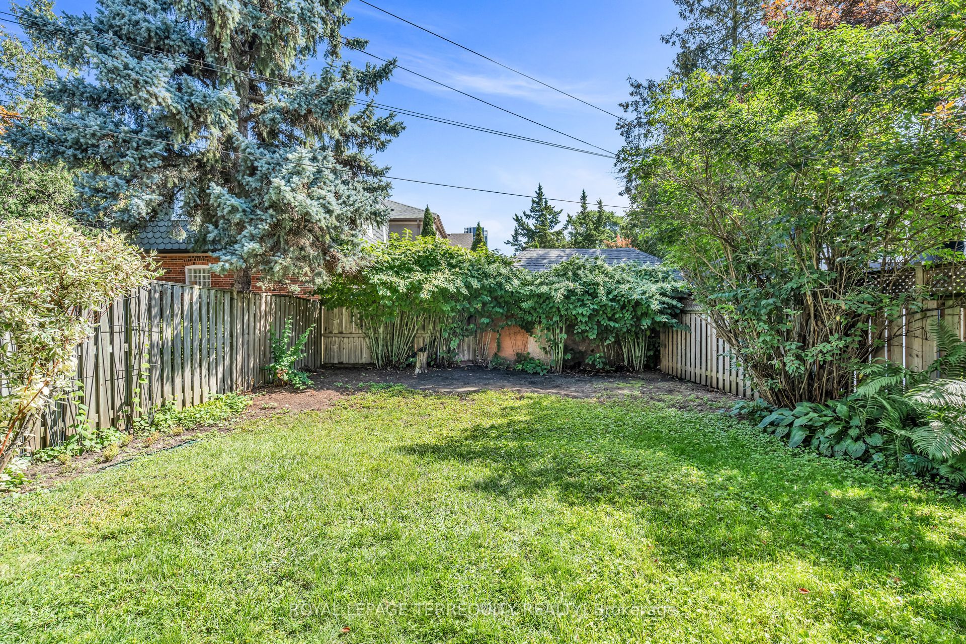 391 Sutherland Drive, Toronto, ON M4G 1K1 photo 3