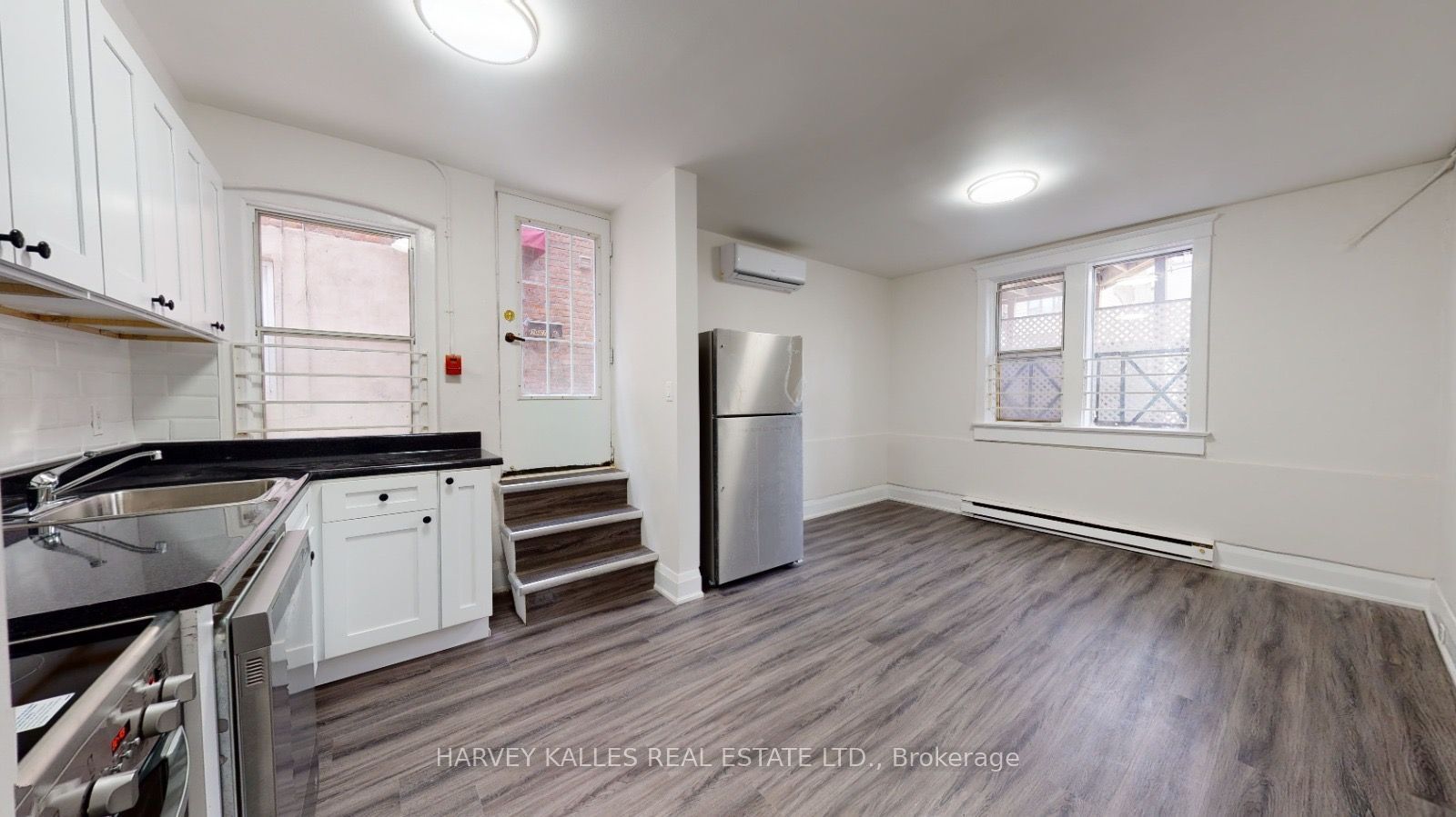1065 Bathurst Street 2, Toronto, ON M5R 3G8 photo 2