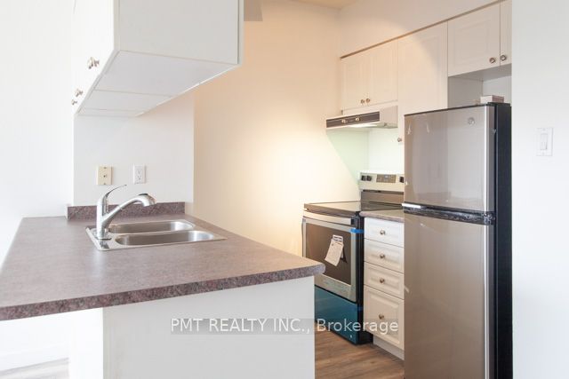 889 Bay Street 901, Toronto, ON M5S 3K5 photo 4