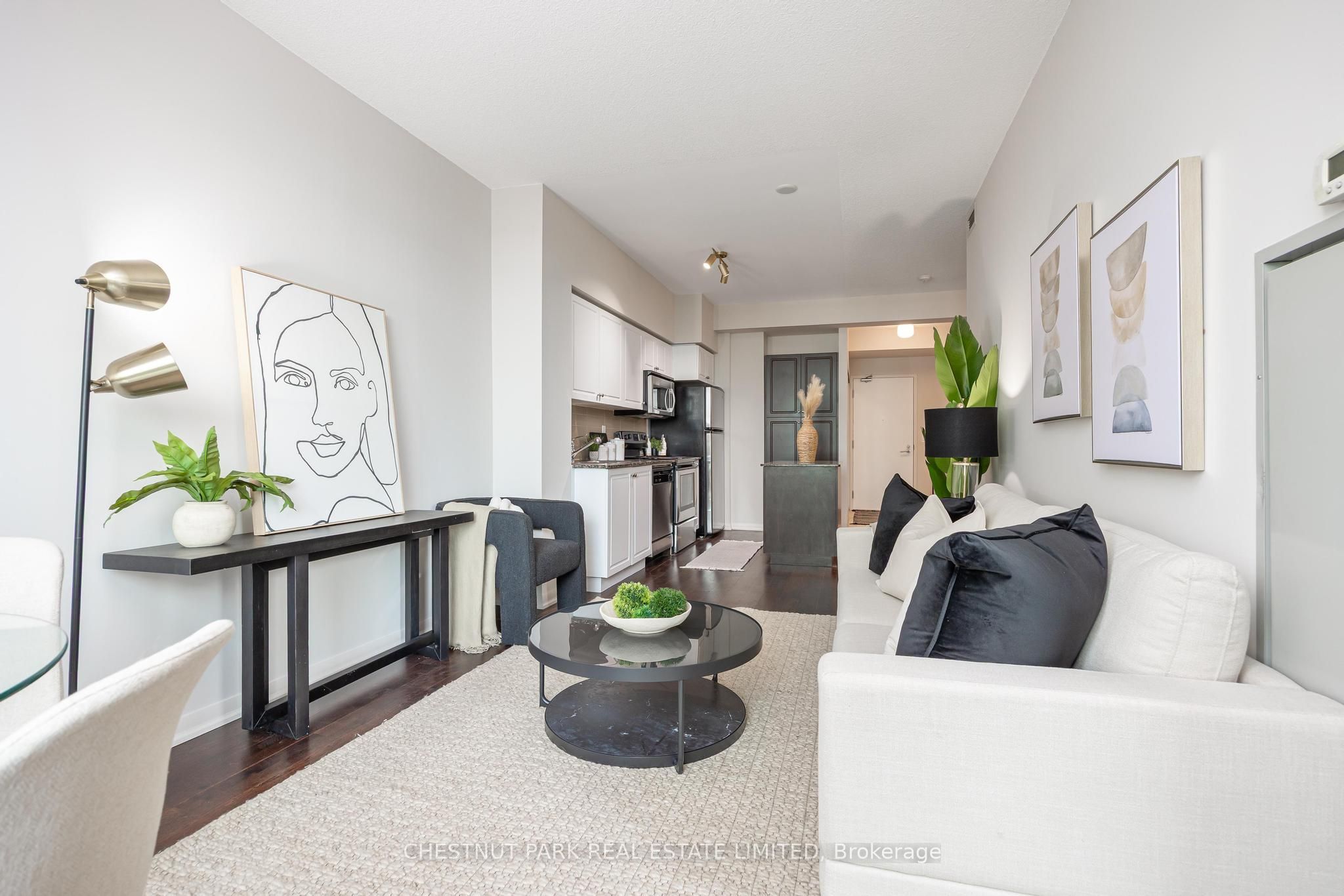 215 Fort York Boulevard 808, Toronto, ON M5V 4A2 photo 5