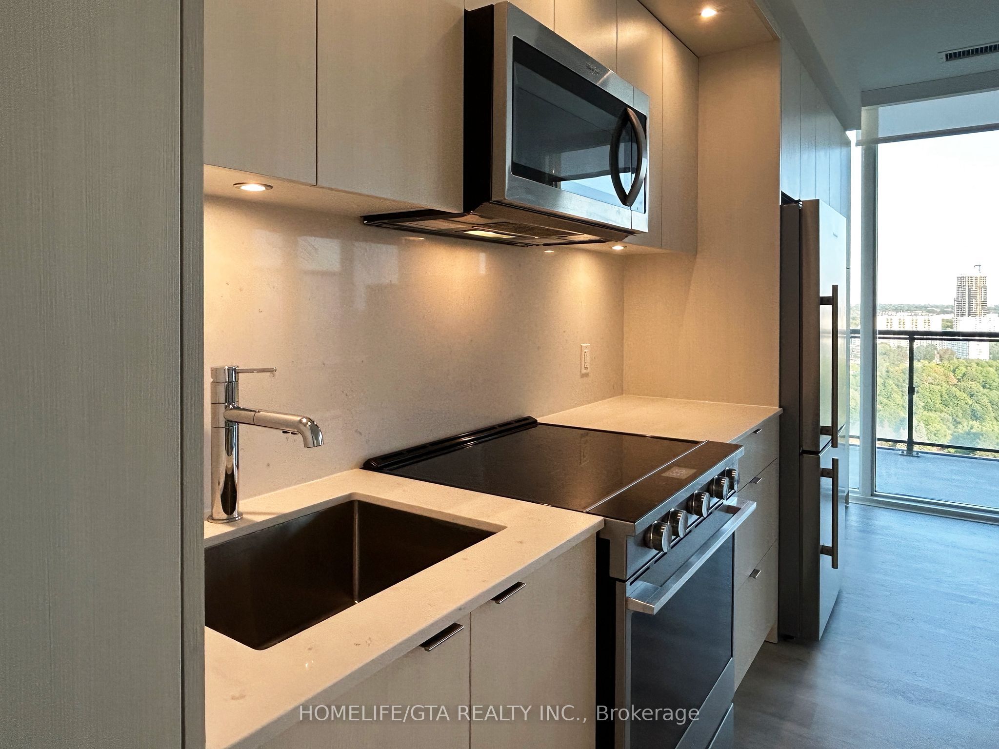 30 Inn On The Park Drive 2207, Toronto, ON M3C 0P7 photo 4