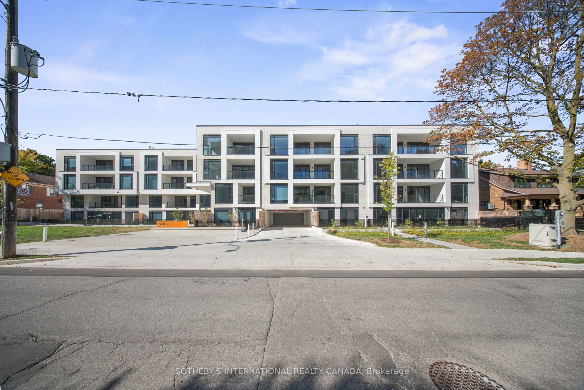 200 Keewatin Avenue 102, Toronto, ON M4P 0G4