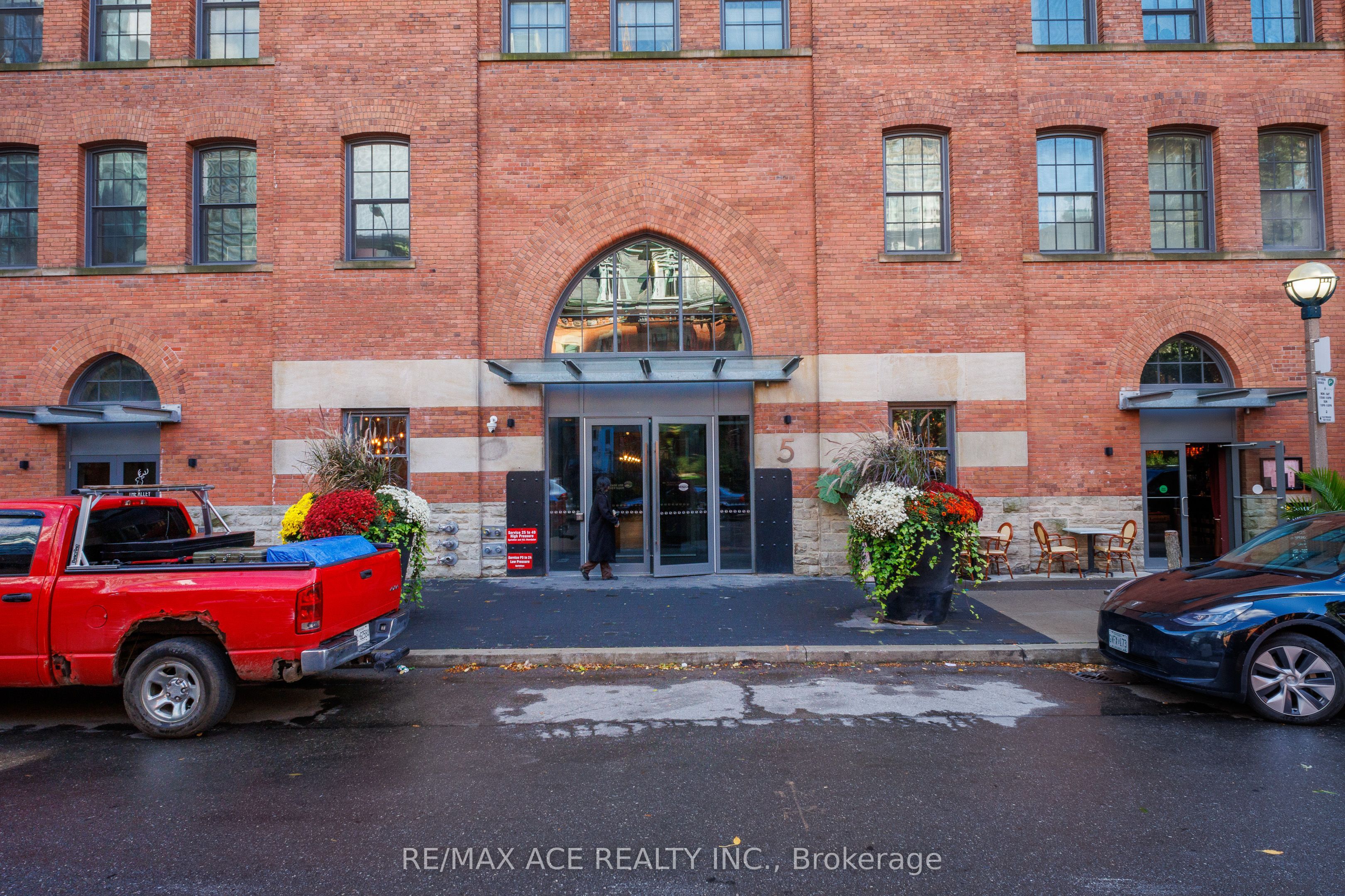 5 St Joseph Street 3010, Toronto, ON M4Y 1Z3 photo 3