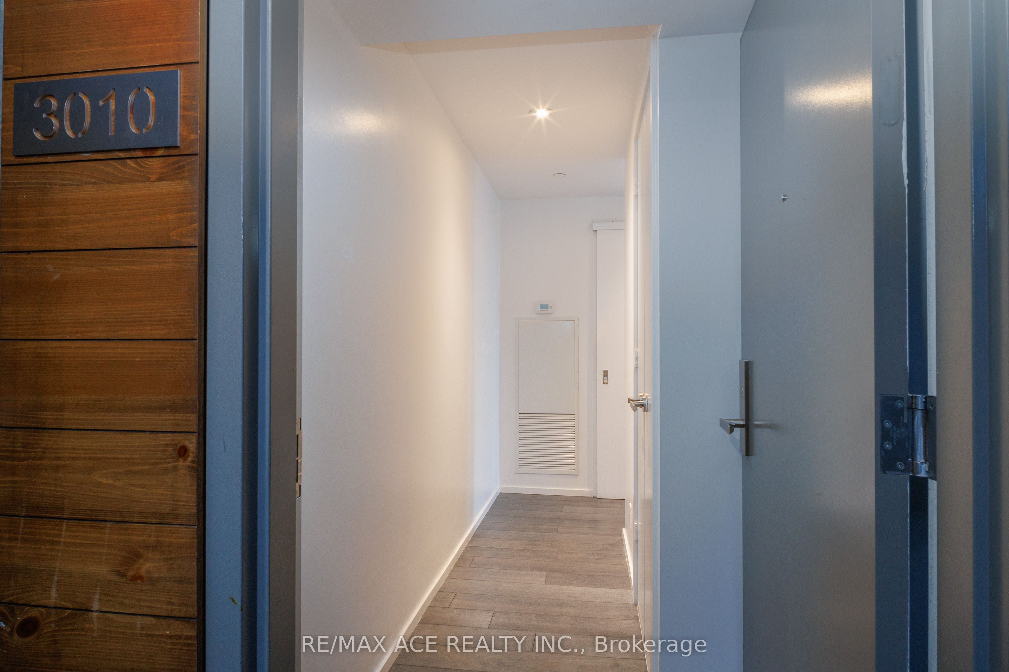 5 St Joseph Street 3010, Toronto, ON M4Y 1Z3 photo 5