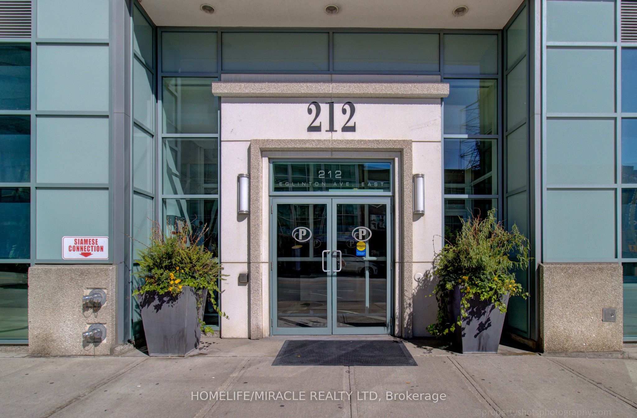 212 Eglinton Avenue 705, Toronto, ON M4P 0A3 photo 3