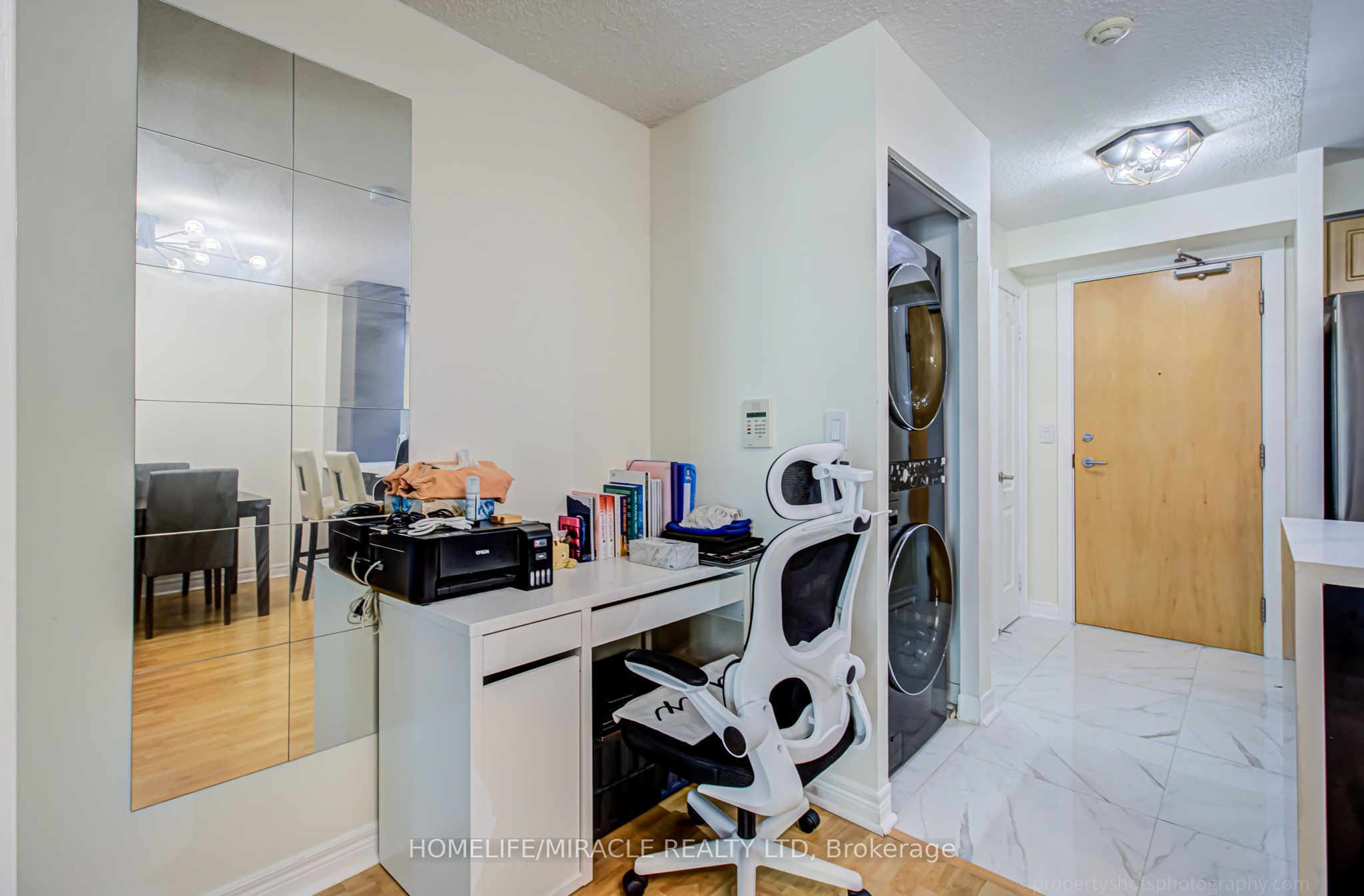 212 Eglinton Avenue 705, Toronto, ON M4P 0A3 photo 5