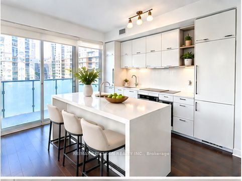 65 St Mary Street W 1707, Toronto, ON M5S 0A6