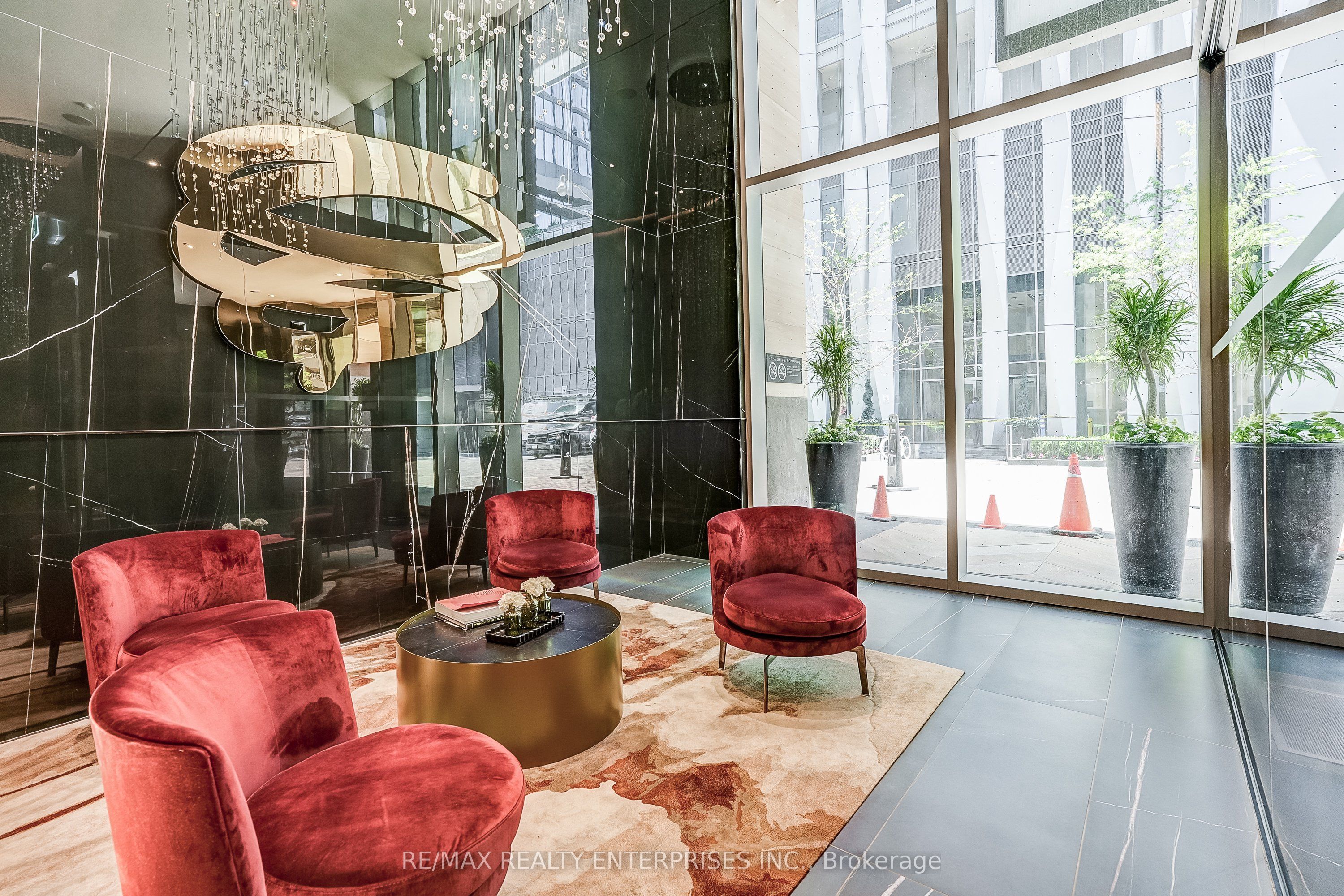 11 Yorkville Avenue 2409, Toronto, ON M4W 0B7 photo 2