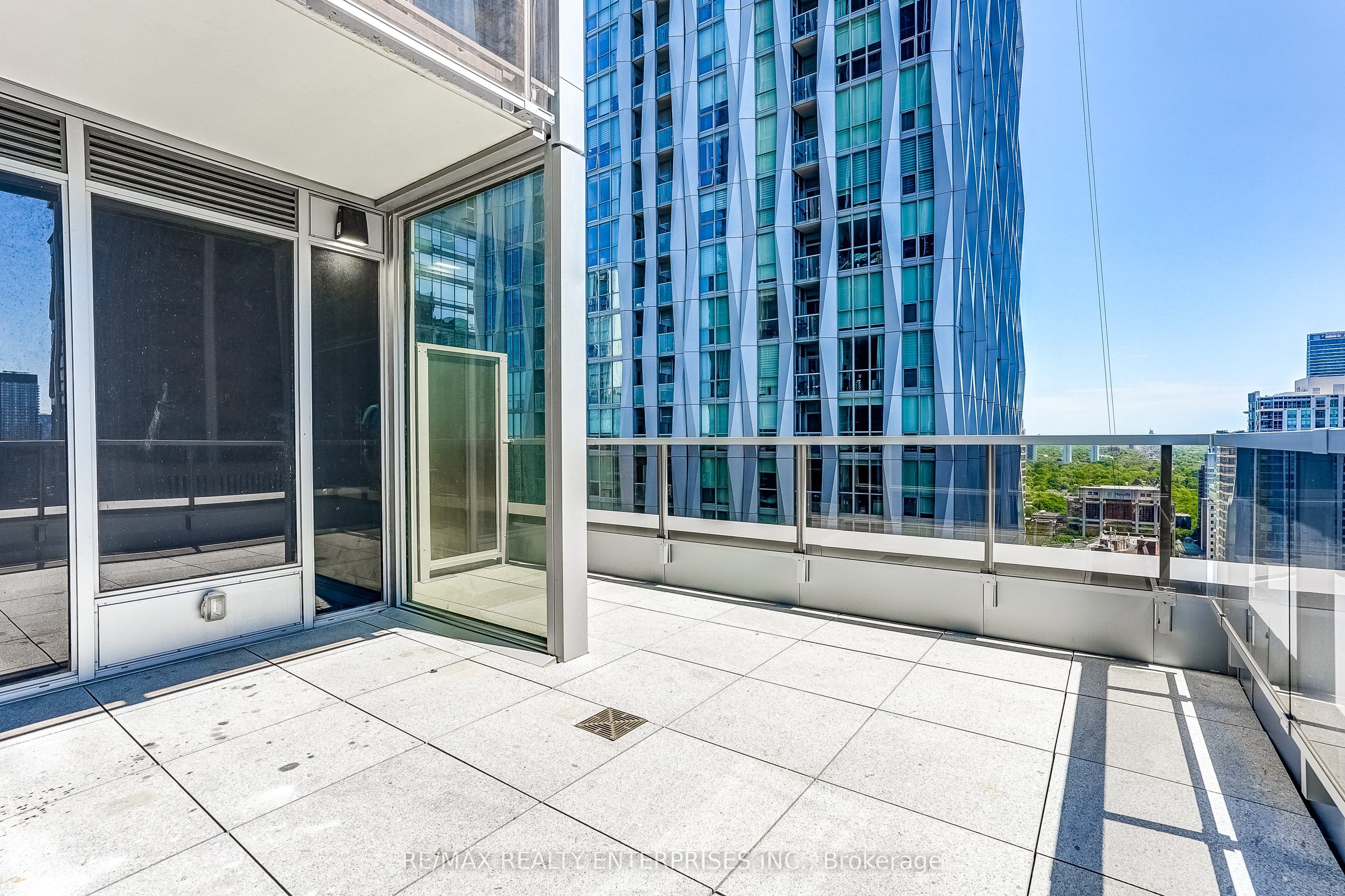 11 Yorkville Avenue 2409, Toronto, ON M4W 0B7 photo 4
