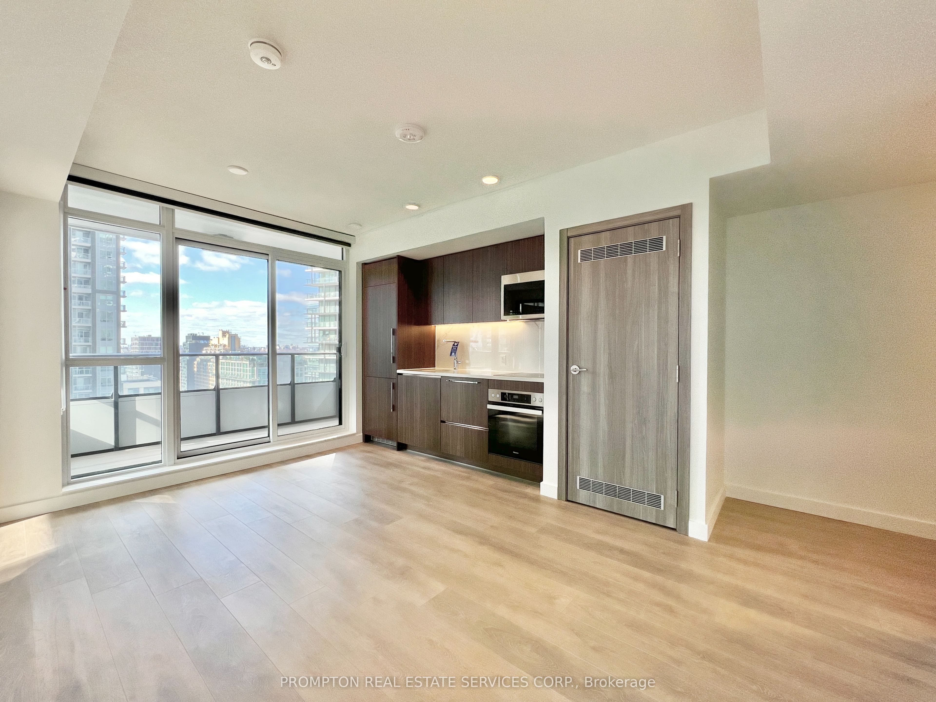 38 Widmer Street 2007, Toronto, ON M5V 0P7