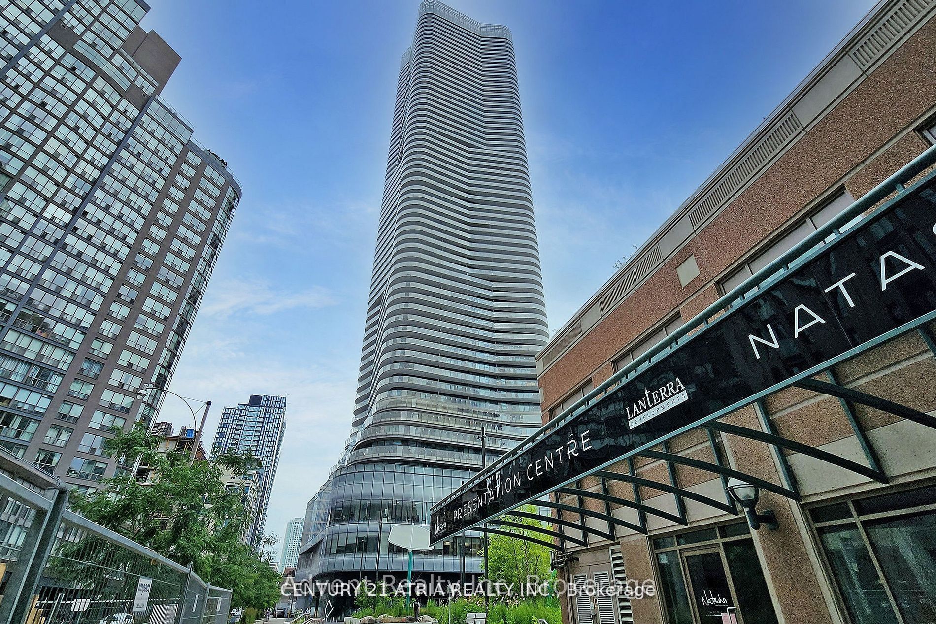 11 Wellesley Street W 5213, Toronto, ON M4Y 1E8 photo 2
