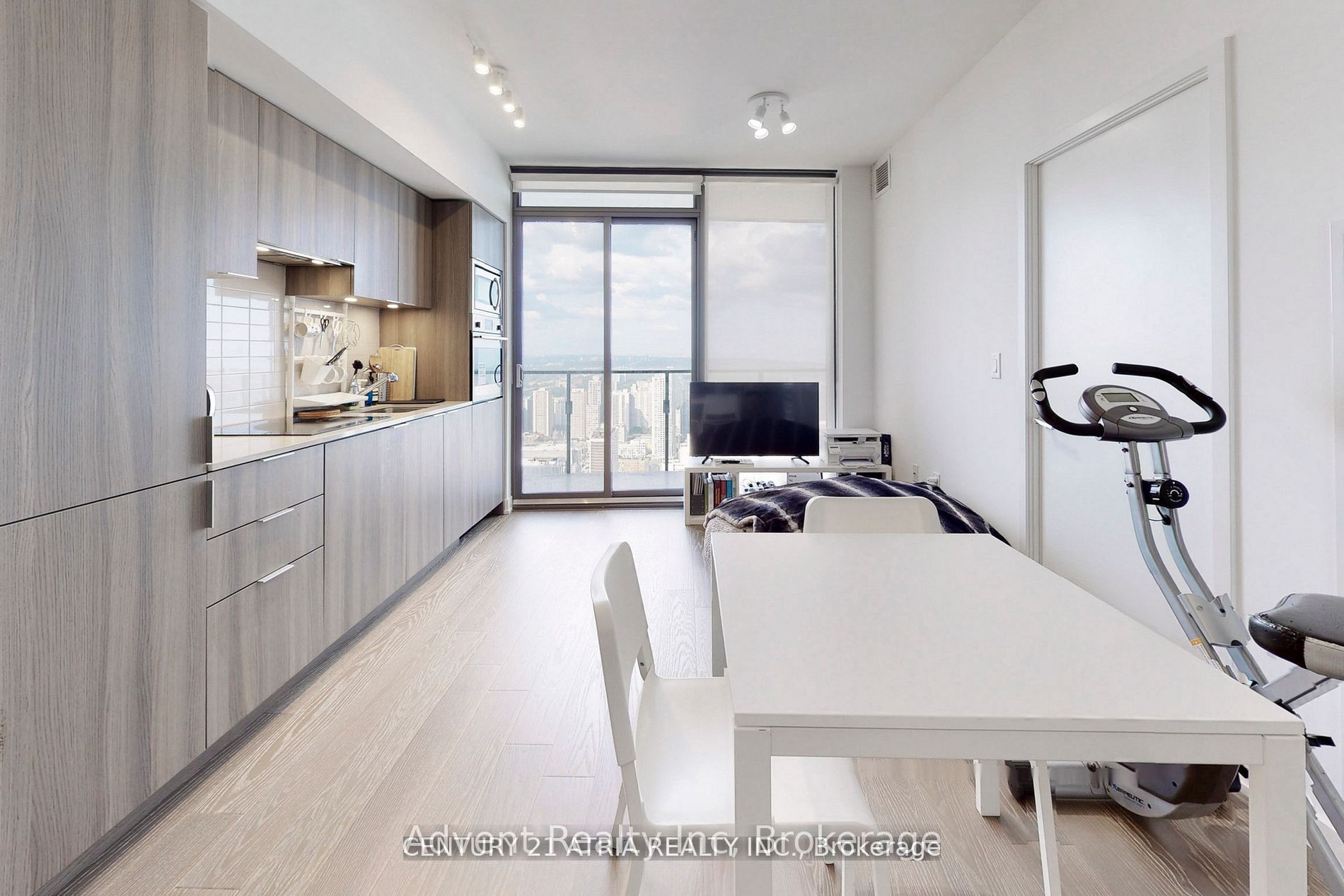 11 Wellesley Street W 5213, Toronto, ON M4Y 1E8 photo 5
