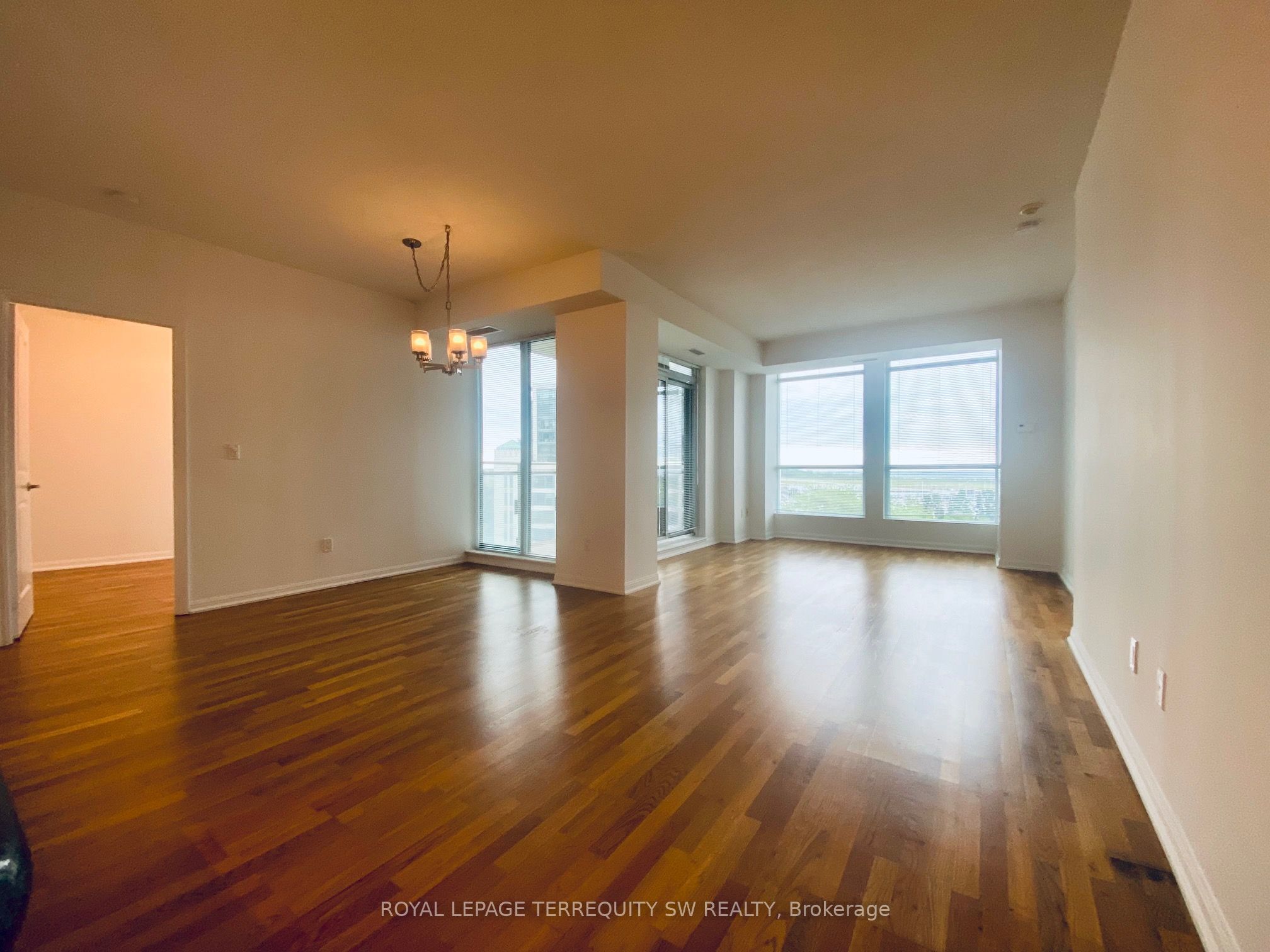 628 Fleet Street 912, Toronto, ON M5V 1A8 photo 3