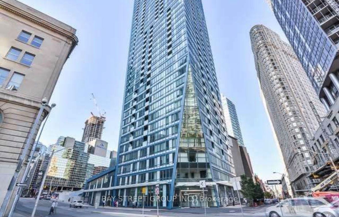 8 The Esplanade Avenue 1601, Toronto, ON M5E 0A6 photo 2