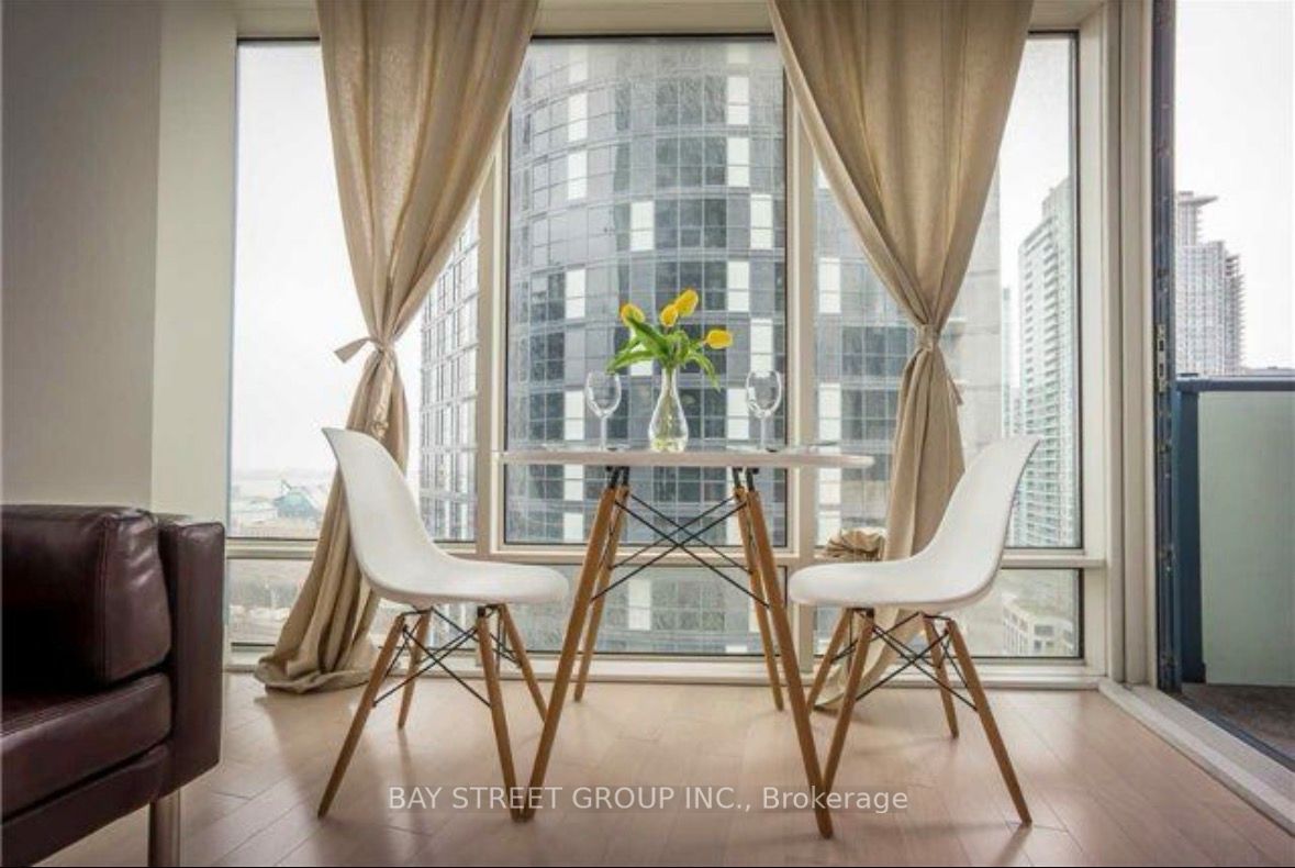 8 The Esplanade Avenue 1601, Toronto, ON M5E 0A6 photo 4