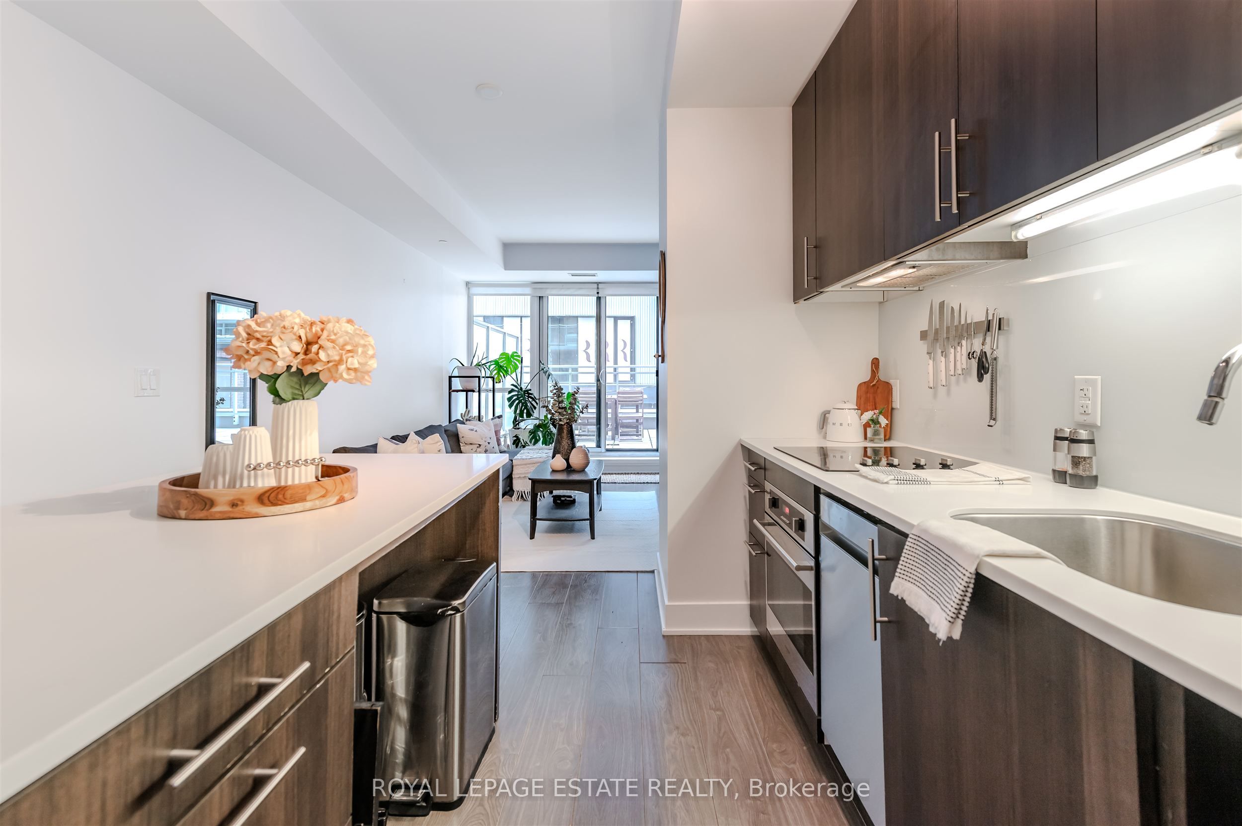 508 Wellington Street W 203, Toronto, ON M5V 1E3 photo 4