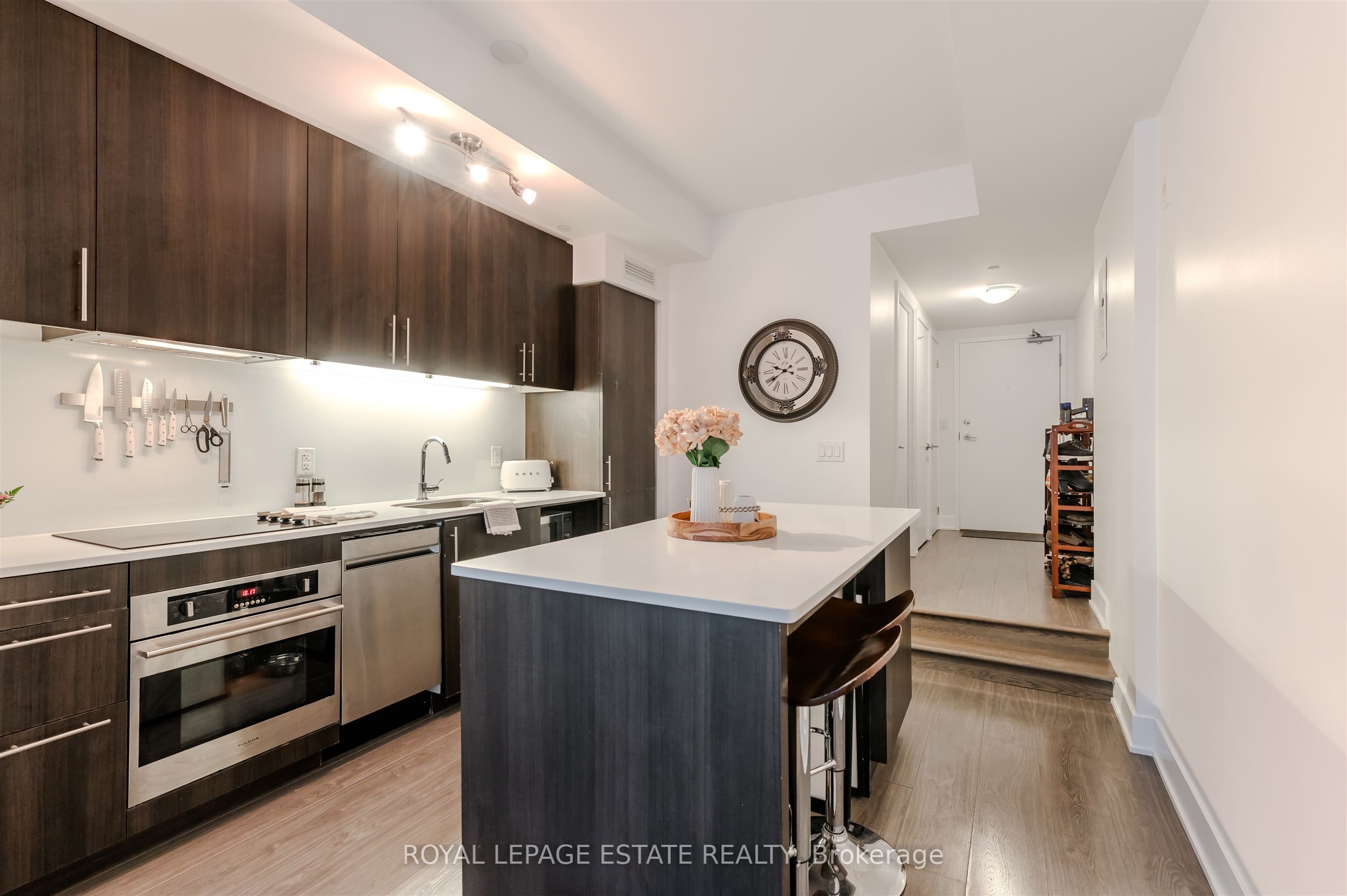 508 Wellington Street W 203, Toronto, ON M5V 1E3 photo 5