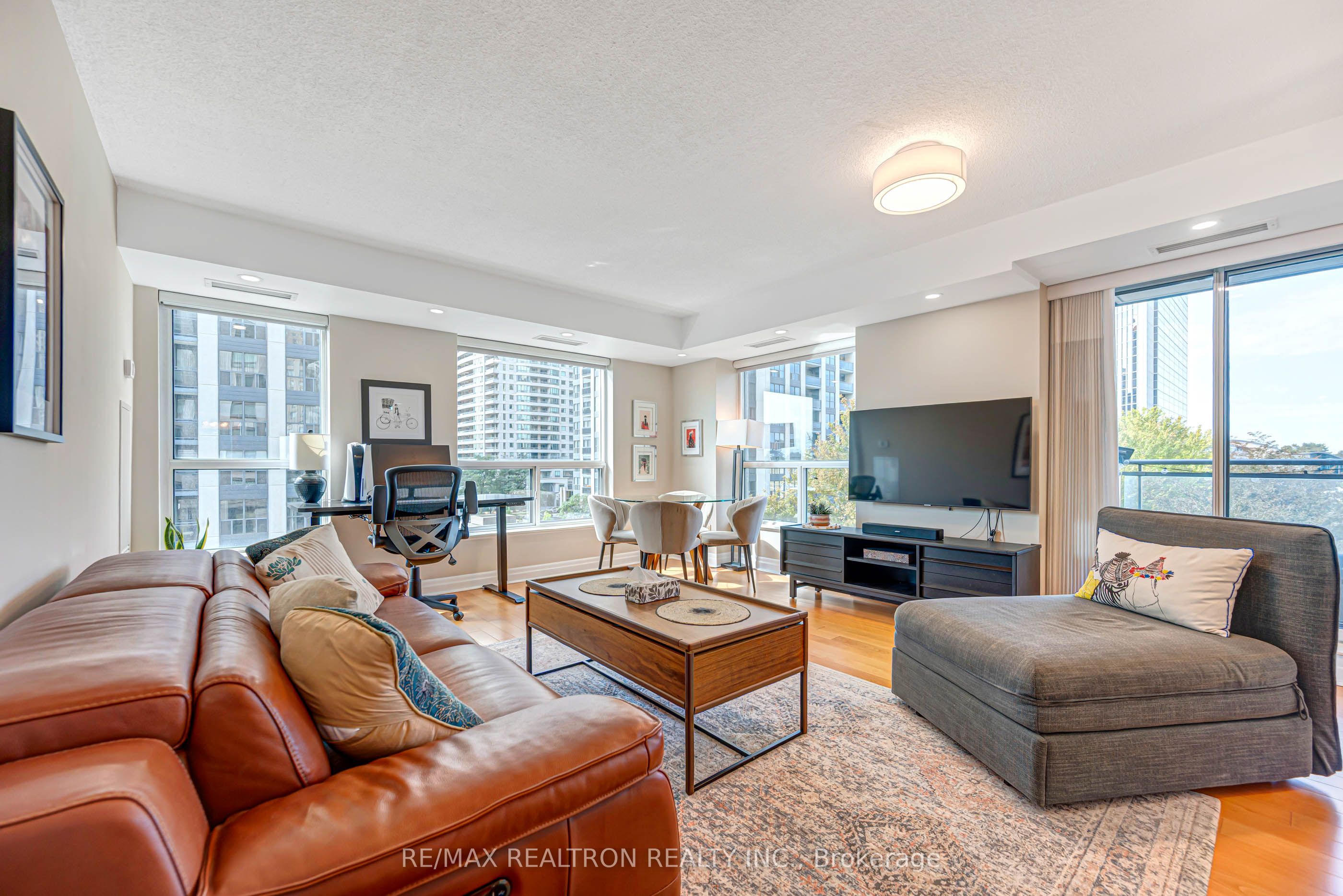 188 Doris Avenue 515, Toronto, ON M2N 6Z5 photo 2
