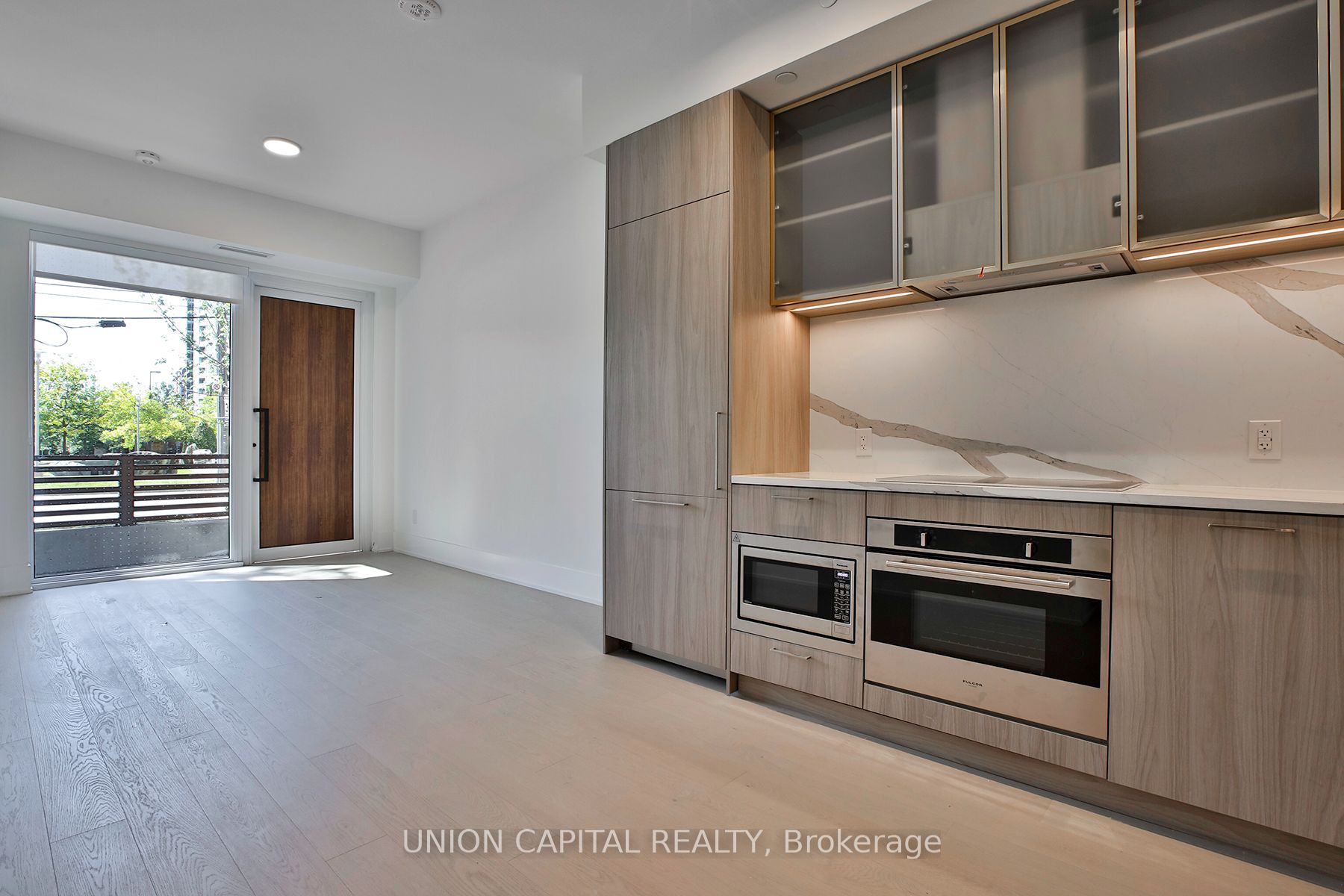 36 Olive Avenue TH103, Toronto, ON M6G 2R8 photo 3