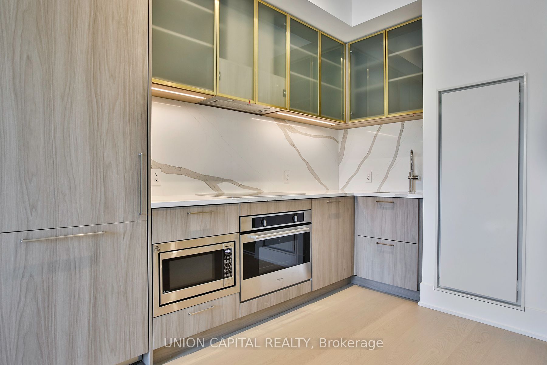 36 Olive Avenue TH103, Toronto, ON M6G 2R8 photo 4