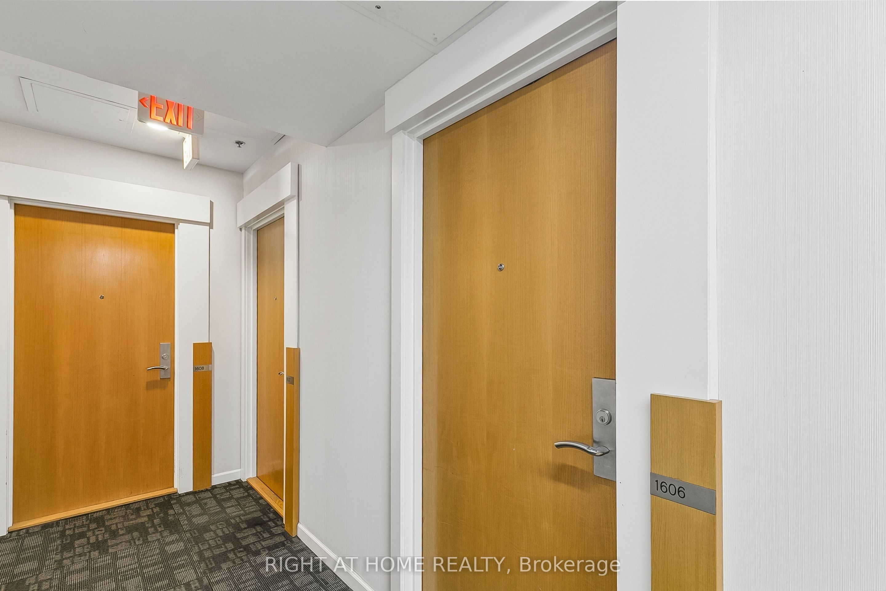 375 King Street W 1606, Toronto, ON M5V 1K5 photo 2