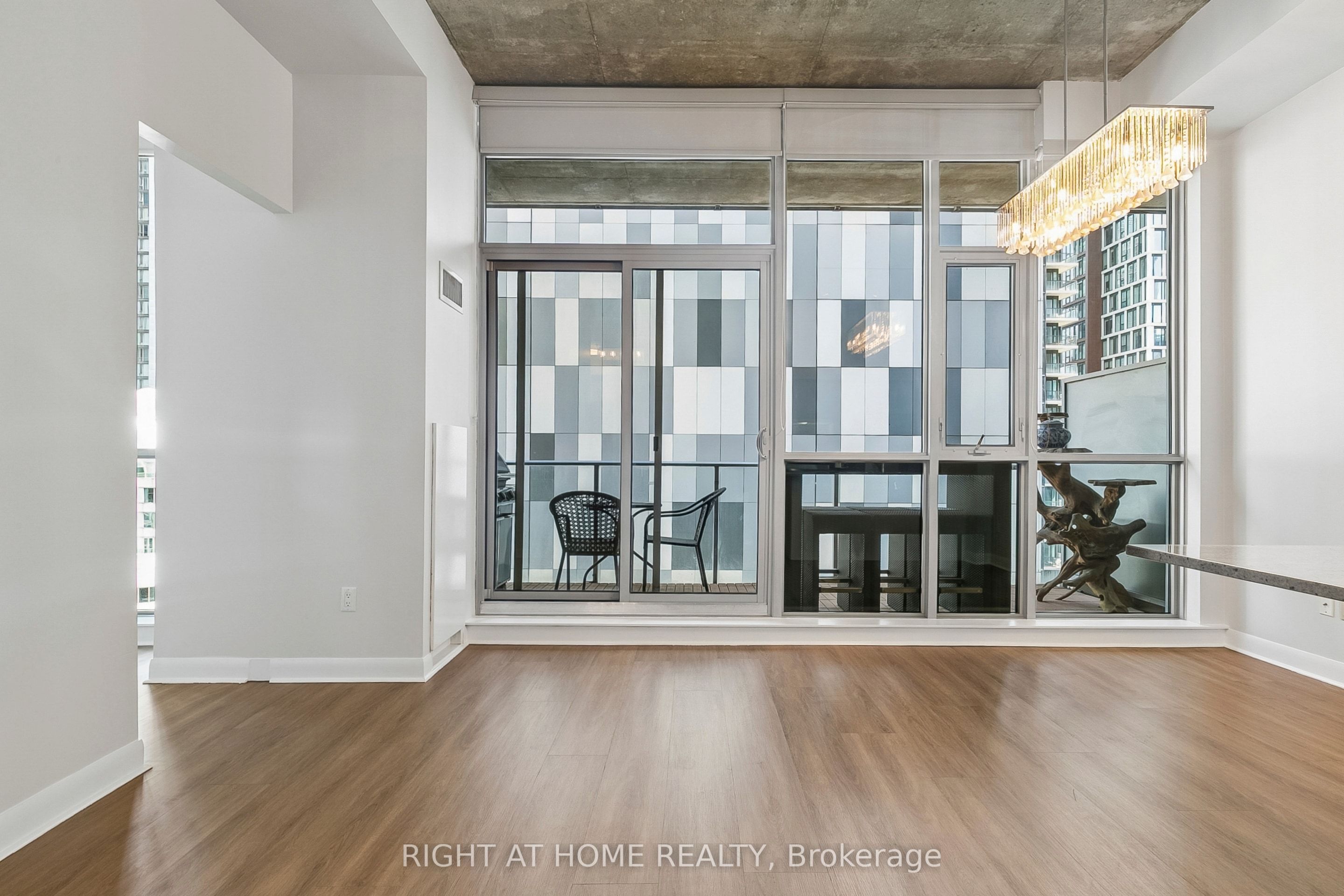 375 King Street W 1606, Toronto, ON M5V 1K5 photo 3