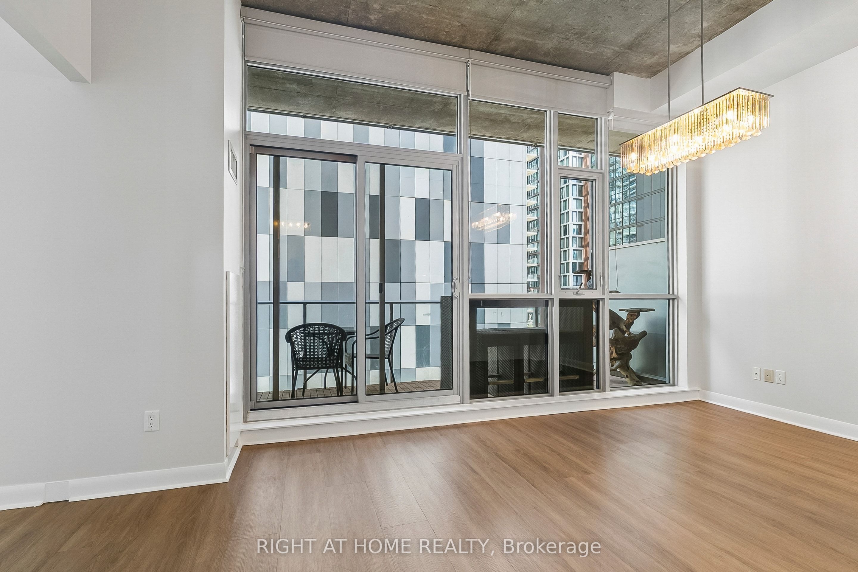 375 King Street W 1606, Toronto, ON M5V 1K5 photo 4