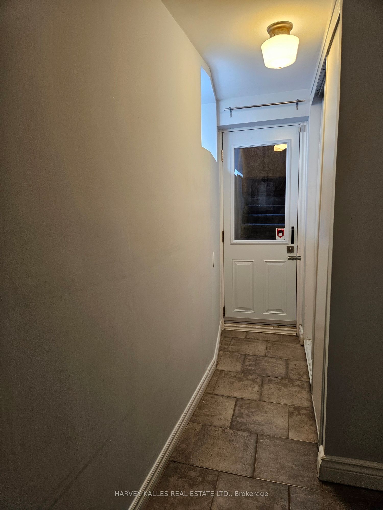 85 Lanark Avenue Lower, Toronto, ON M6E 2G3 photo 3