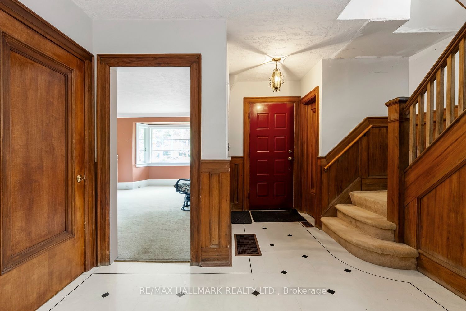 48 Chatsworth Drive, Toronto, ON M4R 1R5 photo 2