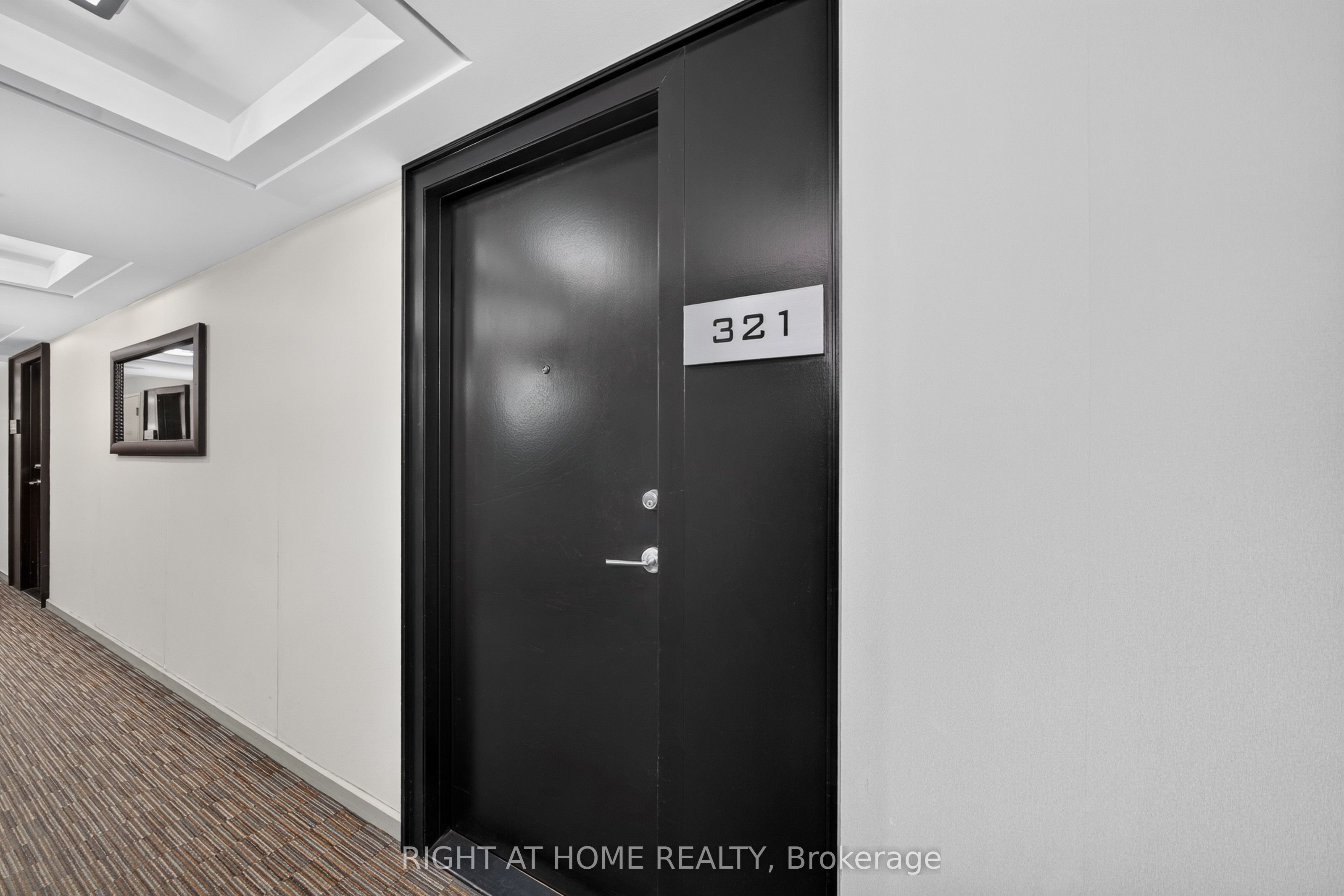 231 Fort York Boulevard 321, Toronto, ON M5V 1B2 photo 2