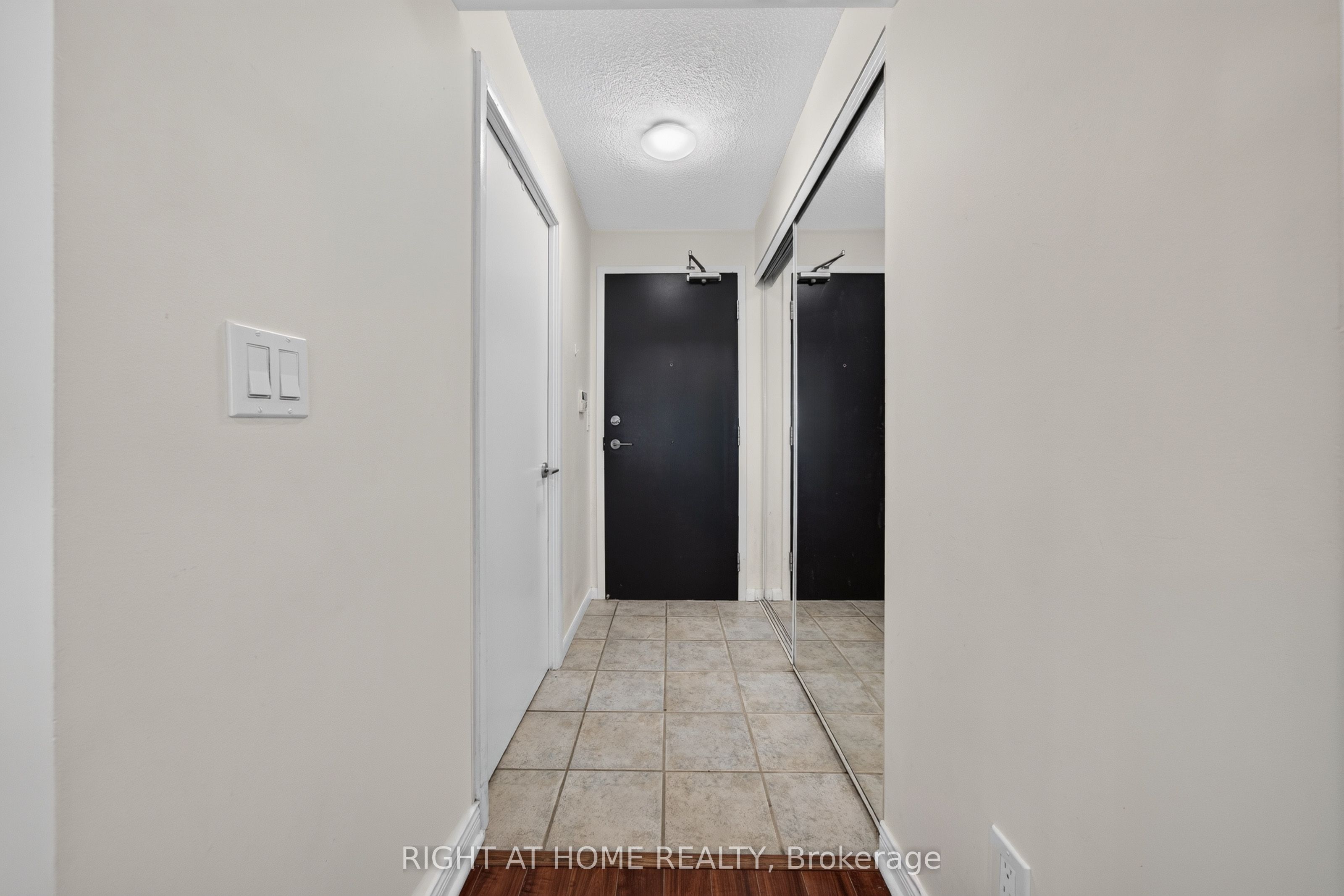 231 Fort York Boulevard 321, Toronto, ON M5V 1B2 photo 3