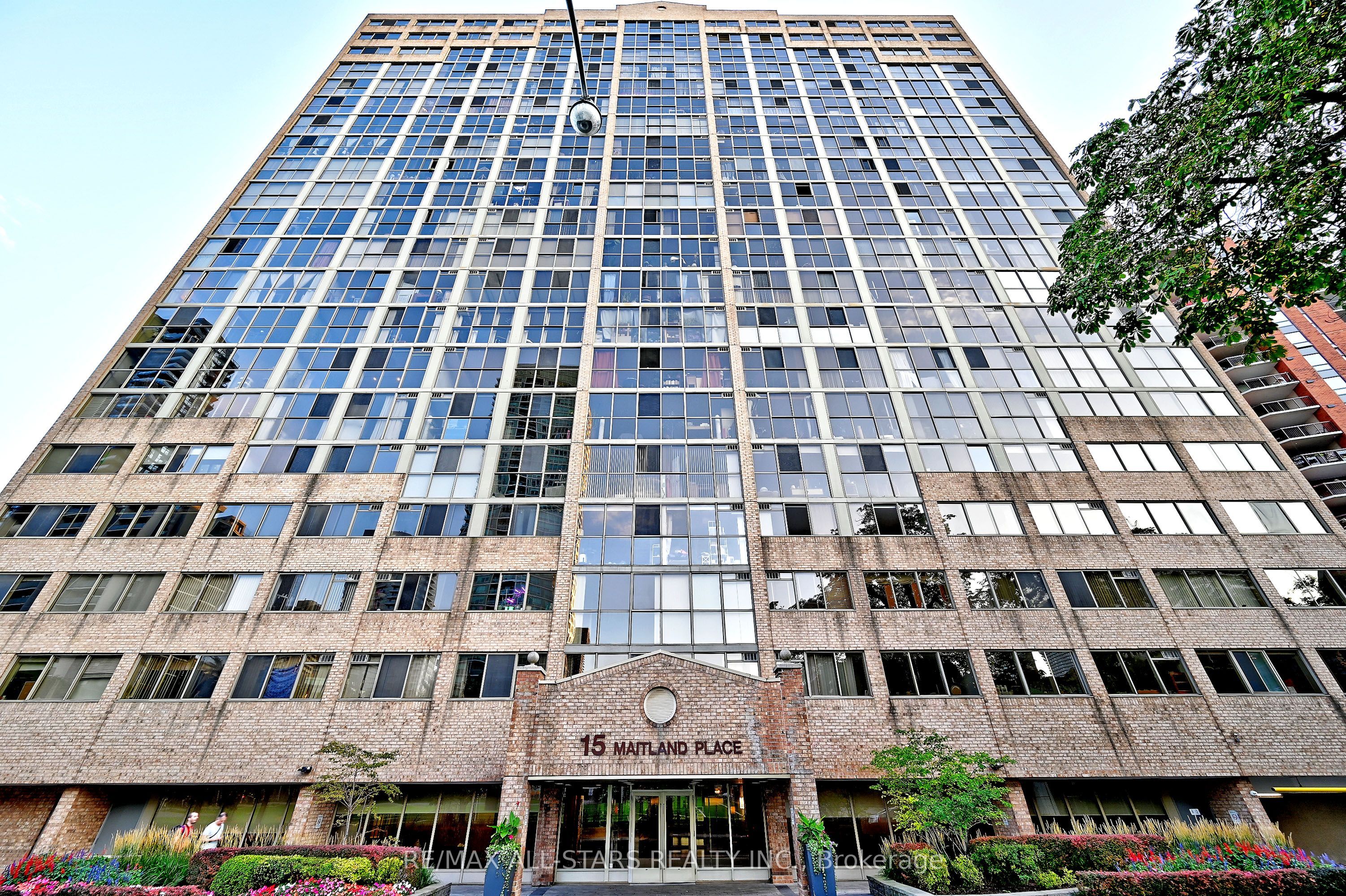 15 Maitland Place 2112, Toronto, ON M4Y 2X3