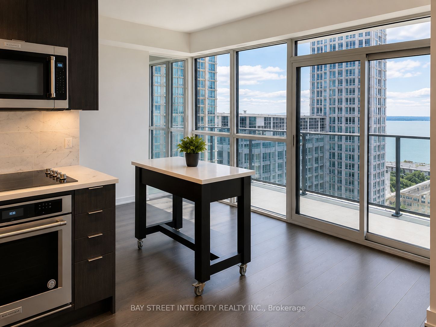 38 Iannuzzi Street 1512, Toronto, ON M5V 0S2 photo 4